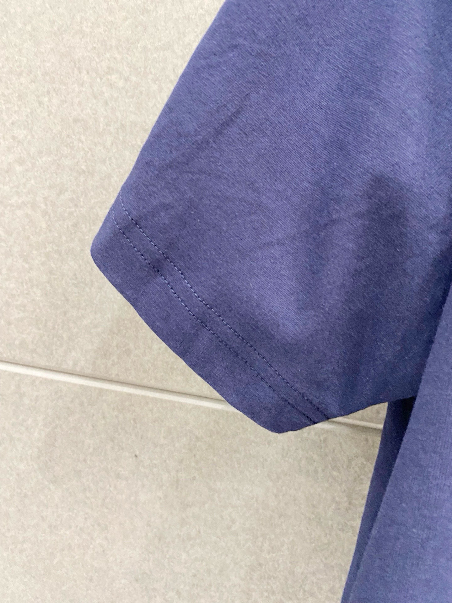 巴宝莉 25官网同步发售 欧美流行趋势 洗水分层工艺 洗水纯棉面料 柔软舒适细腻 大幅印花 提升档次 宽