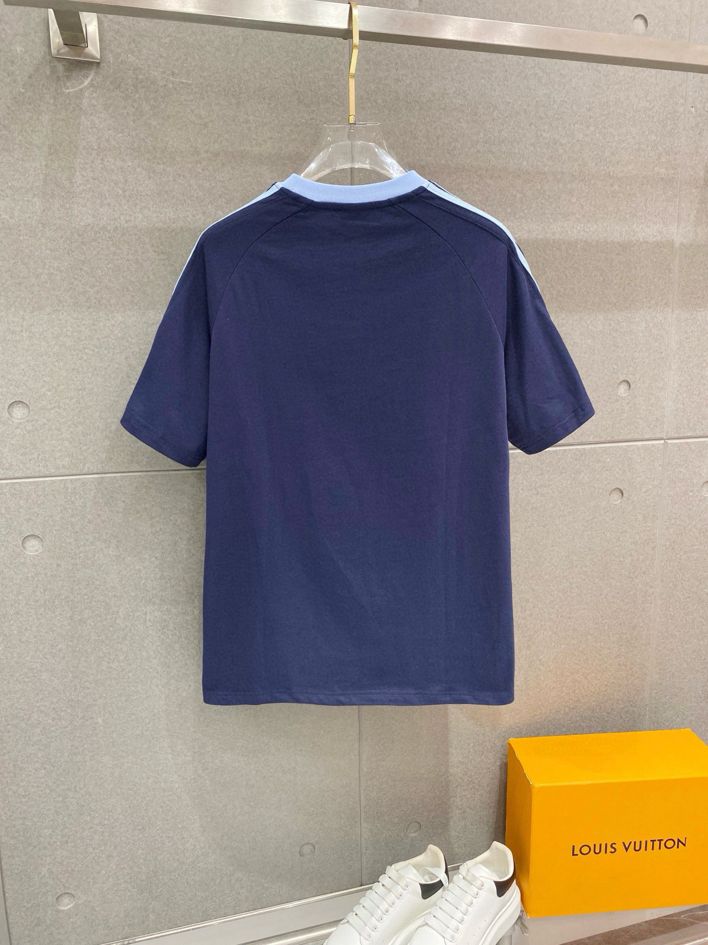 巴宝莉 25官网同步发售 欧美流行趋势 洗水分层工艺 洗水纯棉面料 柔软舒适细腻 大幅印花 提升档次 宽