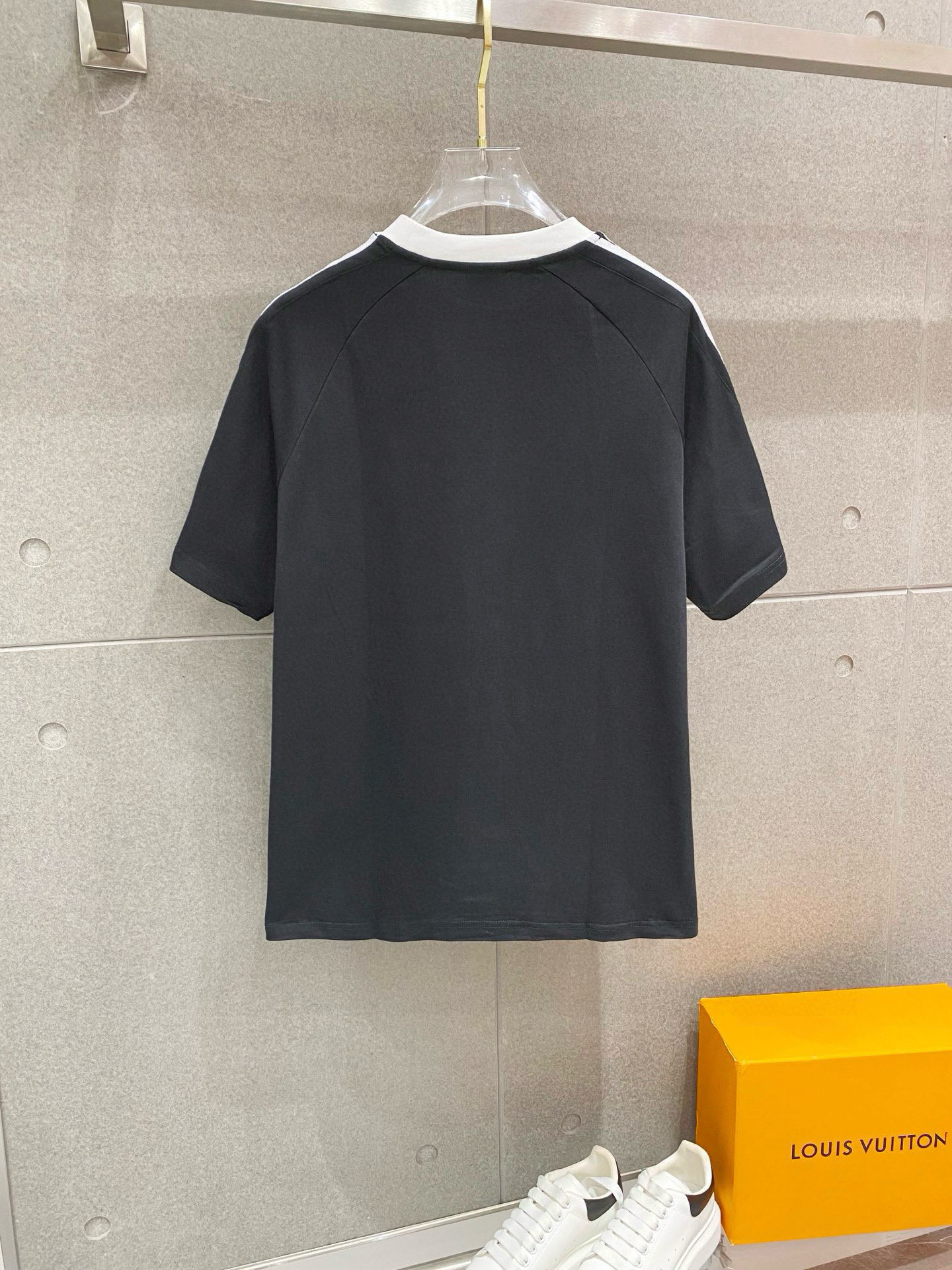 巴宝莉 25官网同步发售 欧美流行趋势 洗水分层工艺 洗水纯棉面料 柔软舒适细腻 大幅印花 提升档次 宽