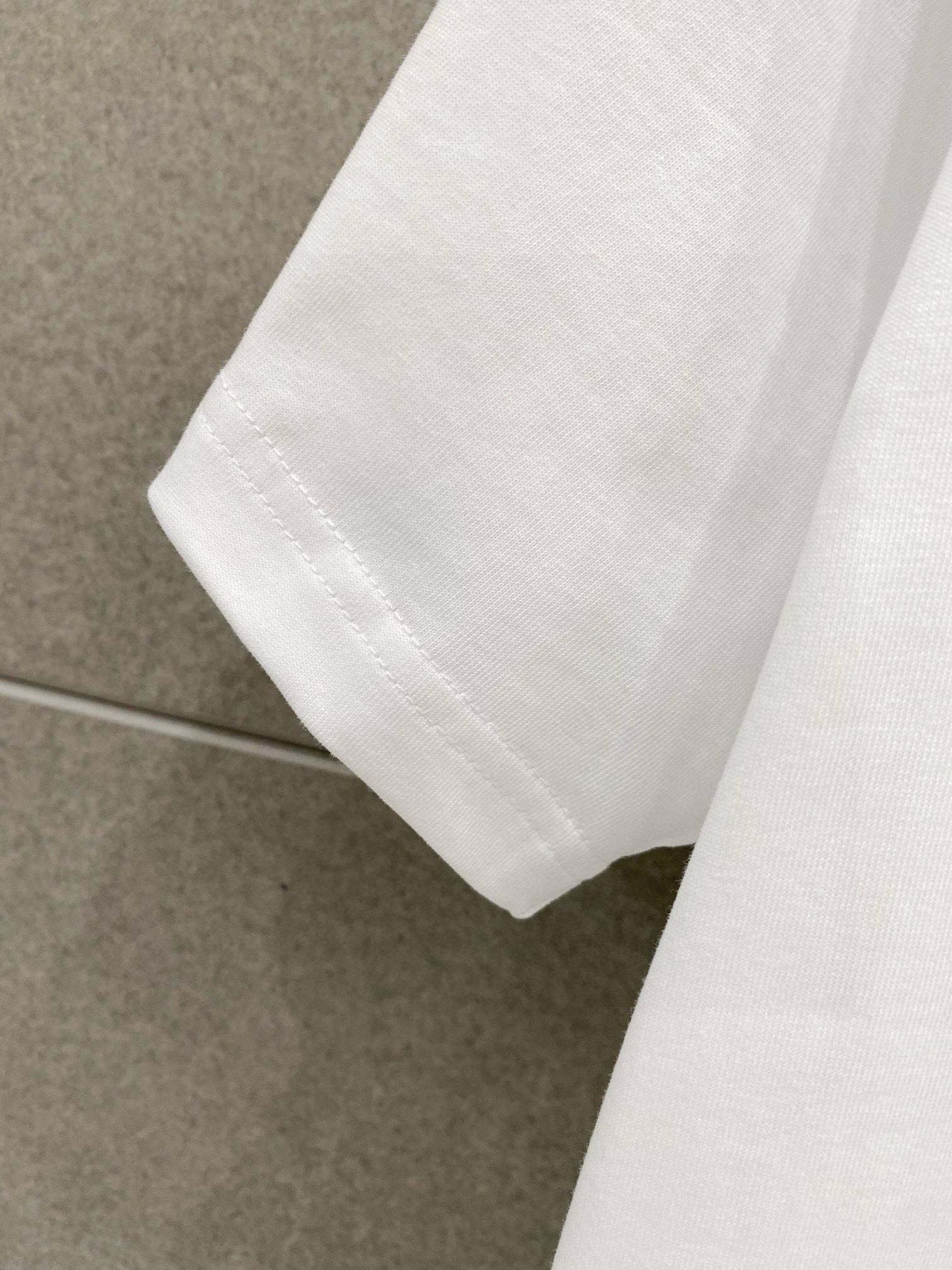 巴宝莉 25官网同步发售 欧美流行趋势 洗水分层工艺 洗水纯棉面料 柔软舒适细腻 大幅印花 提升档次 宽