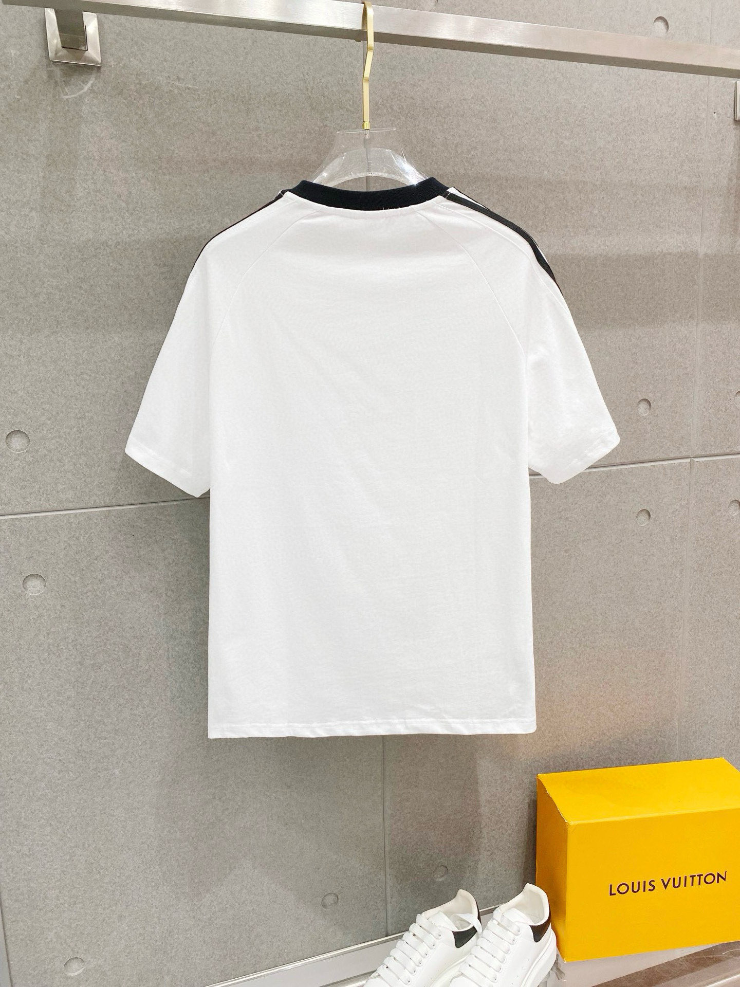 巴宝莉 25官网同步发售 欧美流行趋势 洗水分层工艺 洗水纯棉面料 柔软舒适细腻 大幅印花 提升档次 宽