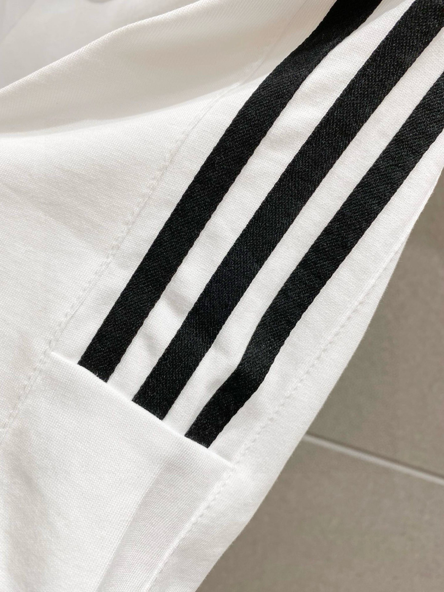 巴宝莉 25官网同步发售 欧美流行趋势 洗水分层工艺 洗水纯棉面料 柔软舒适细腻 大幅印花 提升档次 宽