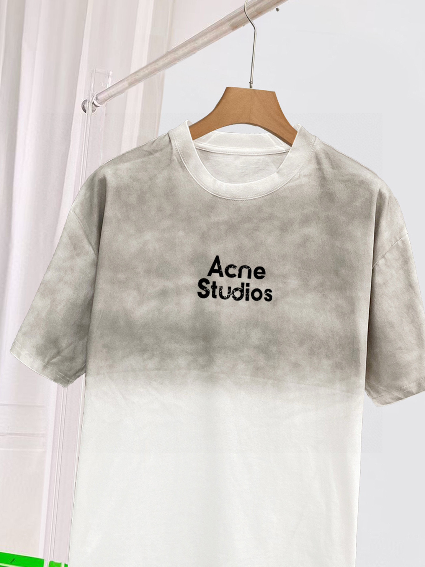 ACNE 25官网同步发售 欧美流行趋势 洗水分层工艺 洗水纯棉面料 柔软舒适细腻 大幅印花 提升档次 