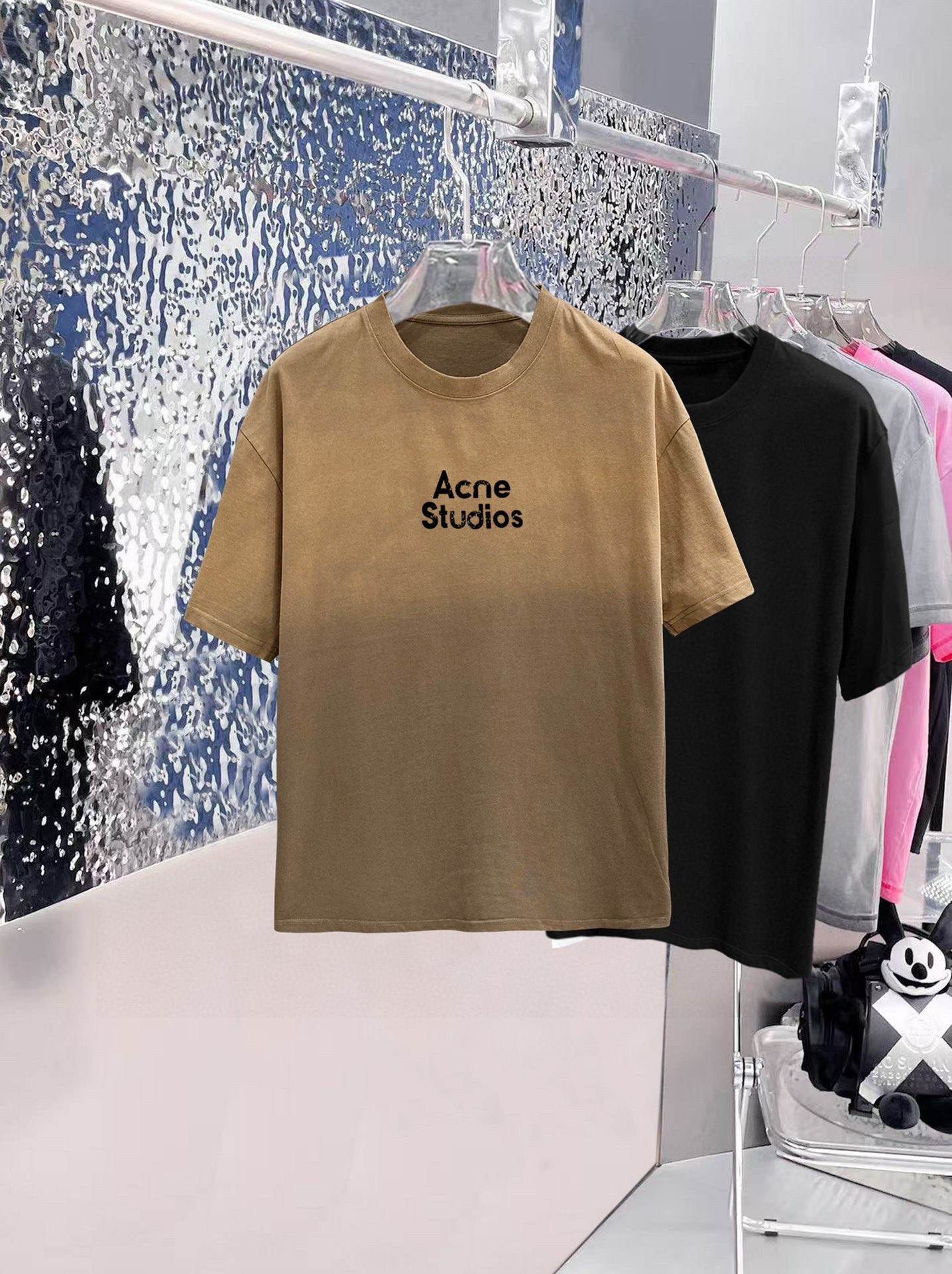 ACNE 25官网同步发售 欧美流行趋势 洗水分层工艺 洗水纯棉面料 柔软舒适细腻 大幅印花 提升档次 