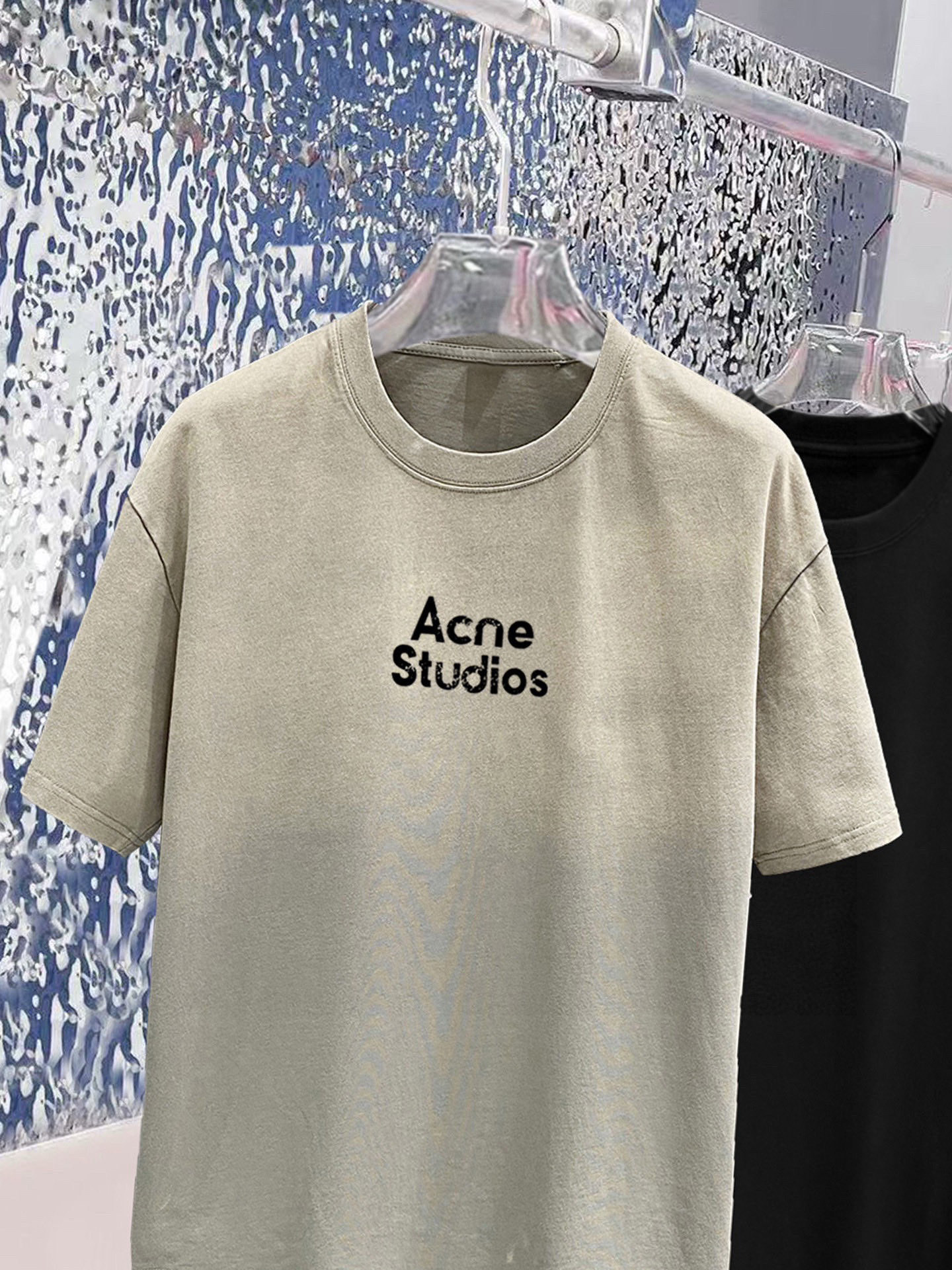 ACNE 25官网同步发售 欧美流行趋势 洗水分层工艺 洗水纯棉面料 柔软舒适细腻 大幅印花 提升档次 