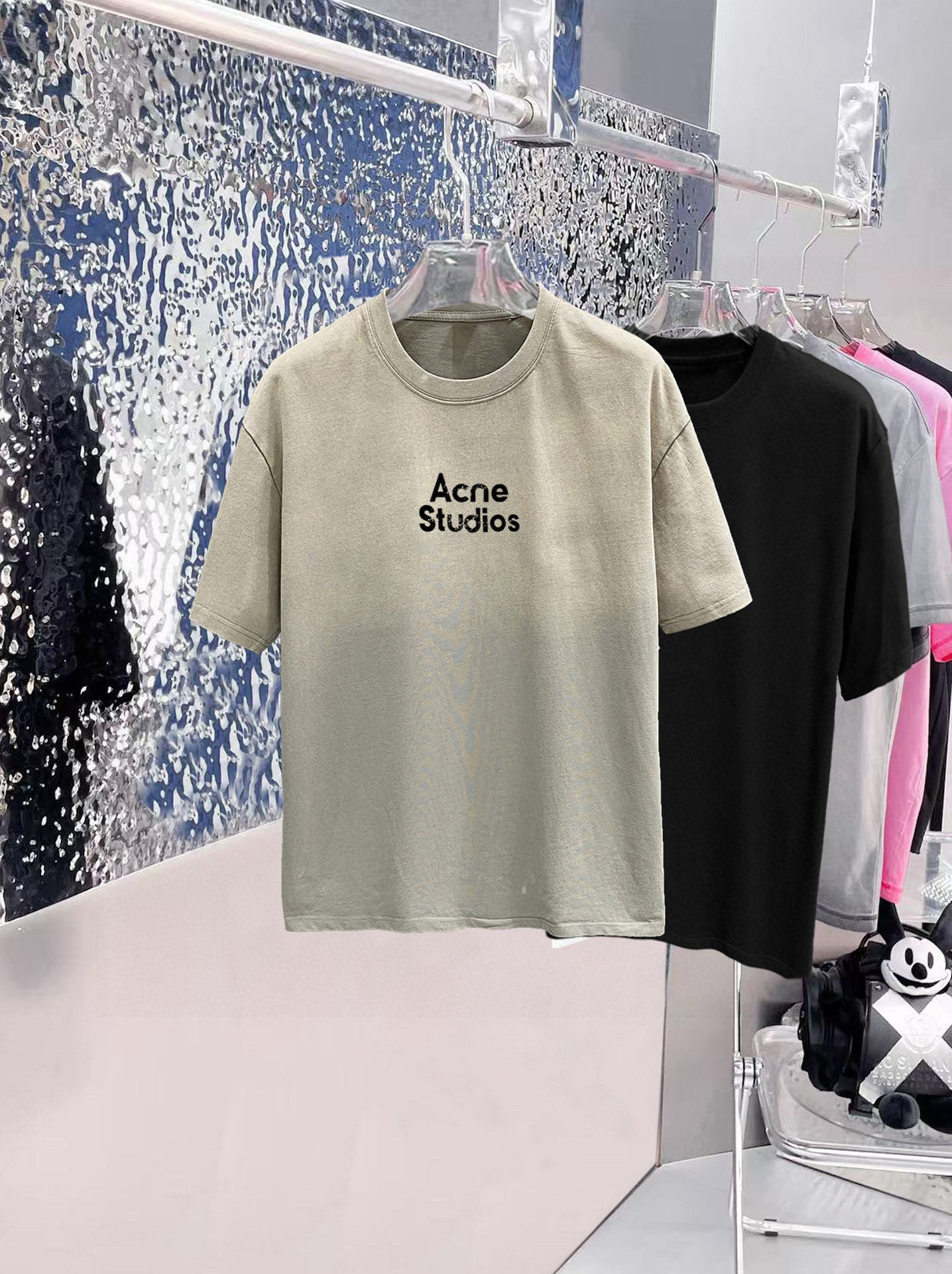 ACNE 25官网同步发售 欧美流行趋势 洗水分层工艺 洗水纯棉面料 柔软舒适细腻 大幅印花 提升档次 