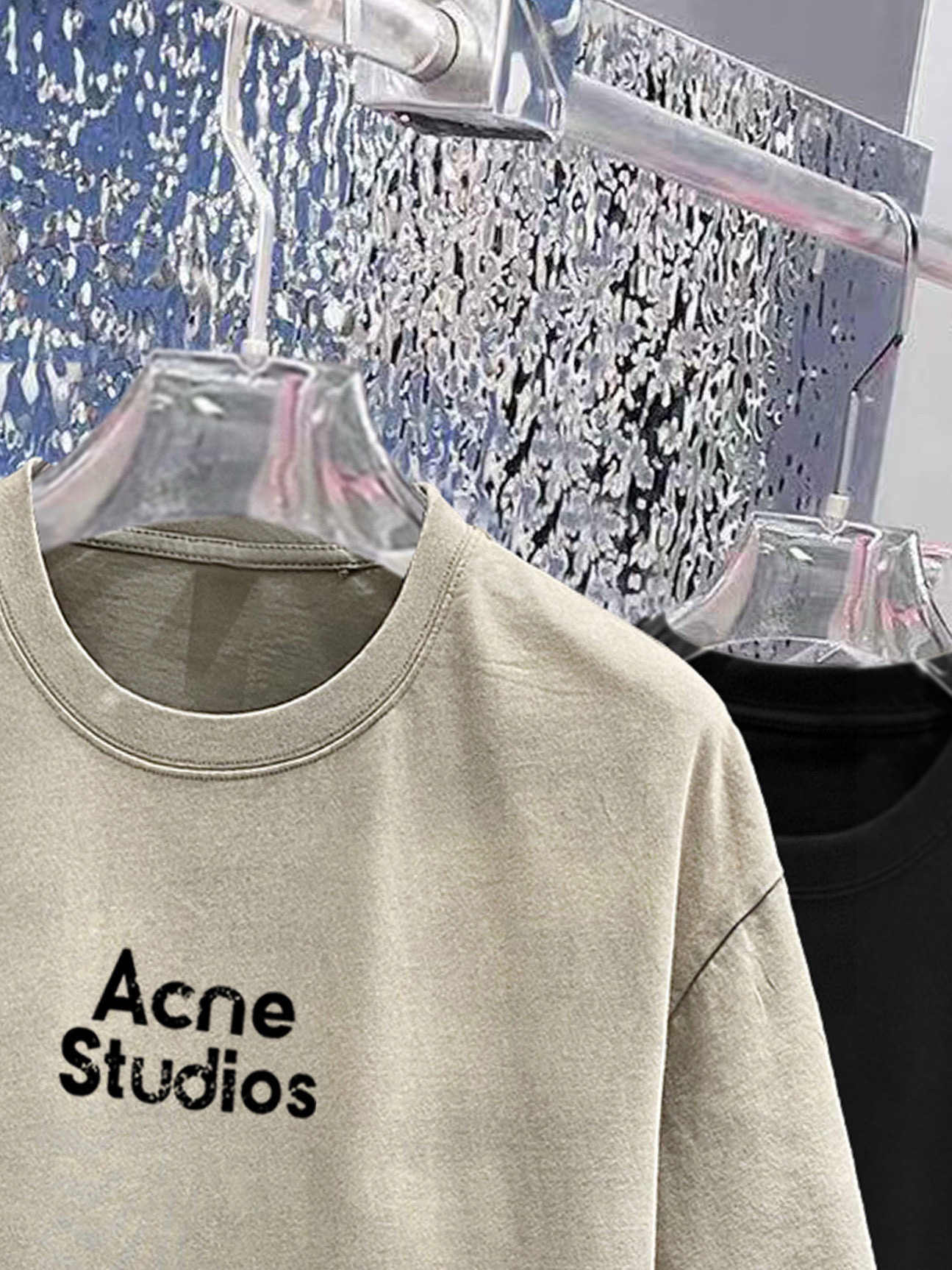 ACNE 25官网同步发售 欧美流行趋势 洗水分层工艺 洗水纯棉面料 柔软舒适细腻 大幅印花 提升档次 