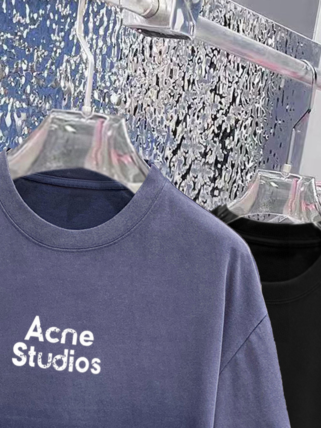 ACNE 25官网同步发售 欧美流行趋势 洗水分层工艺 洗水纯棉面料 柔软舒适细腻 大幅印花 提升档次 