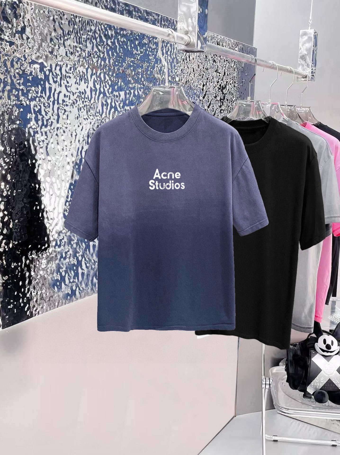 ACNE 25官网同步发售 欧美流行趋势 洗水分层工艺 洗水纯棉面料 柔软舒适细腻 大幅印花 提升档次 