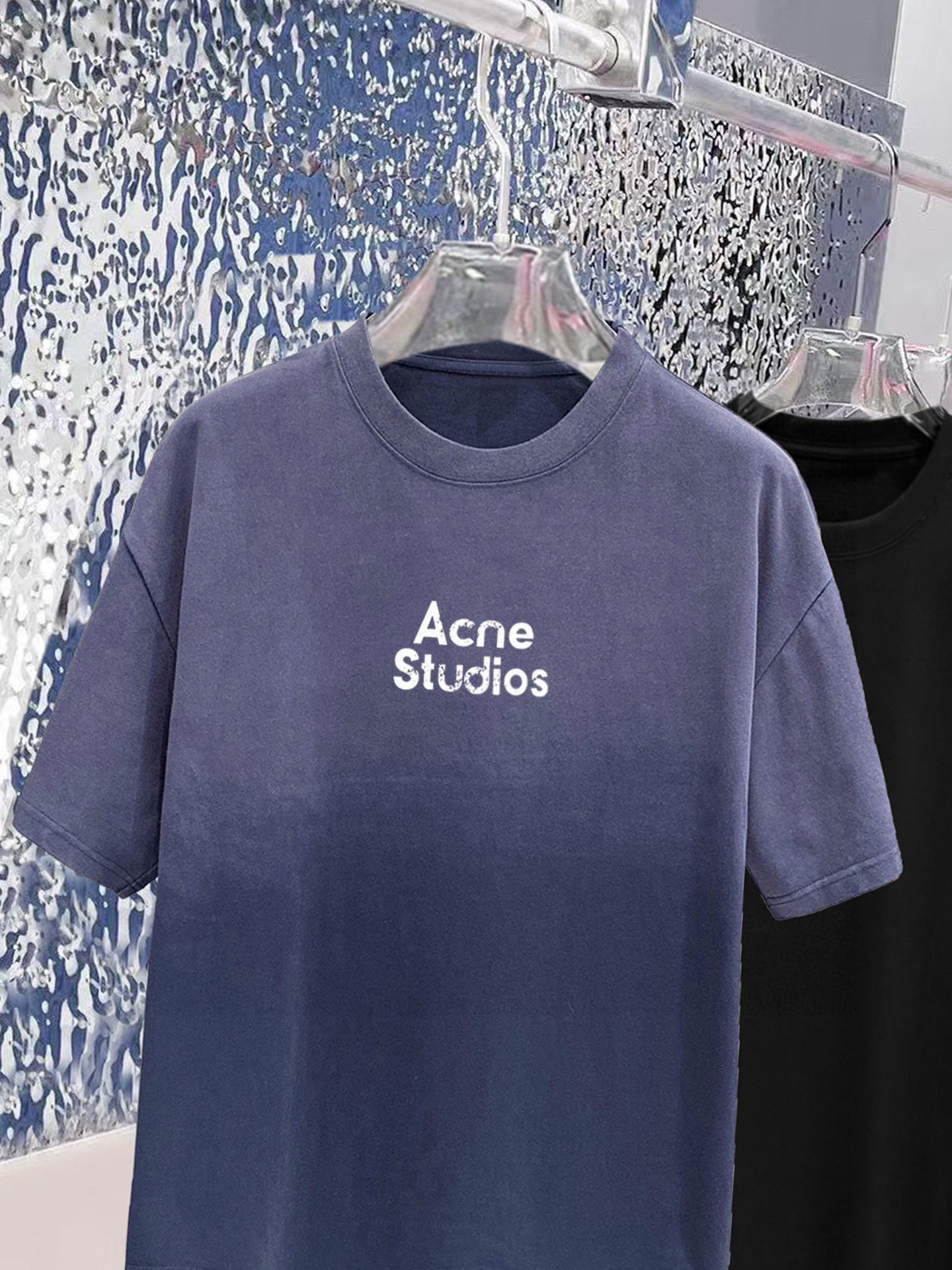 ACNE 25官网同步发售 欧美流行趋势 洗水分层工艺 洗水纯棉面料 柔软舒适细腻 大幅印花 提升档次 