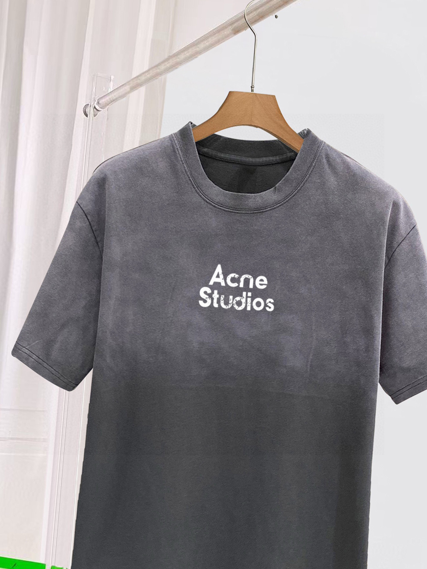 ACNE 25官网同步发售 欧美流行趋势 洗水分层工艺 洗水纯棉面料 柔软舒适细腻 大幅印花 提升档次 