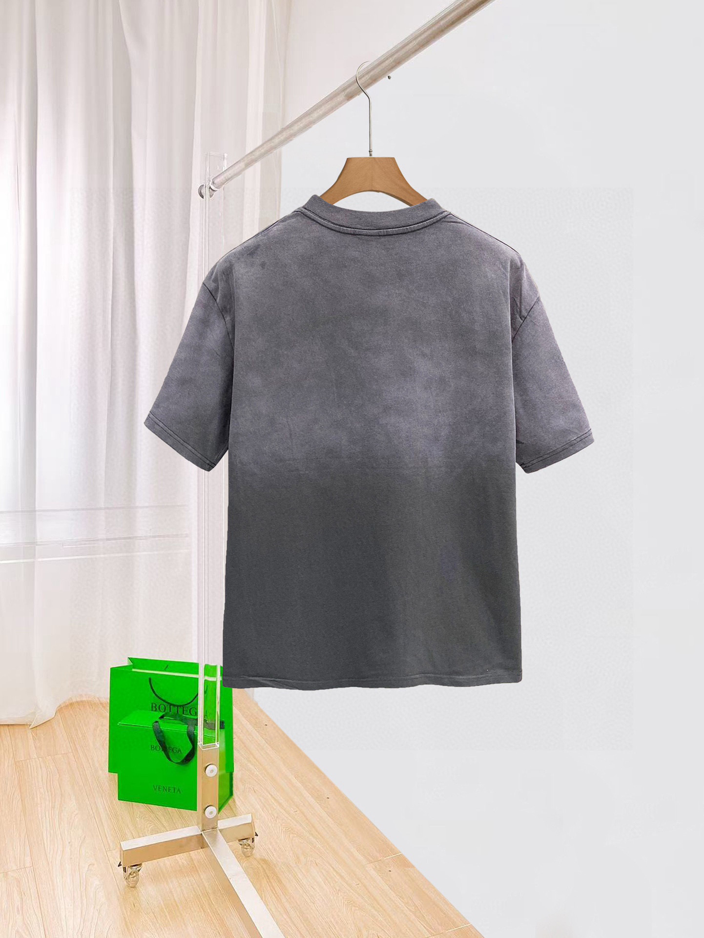 ACNE 25官网同步发售 欧美流行趋势 洗水分层工艺 洗水纯棉面料 柔软舒适细腻 大幅印花 提升档次 