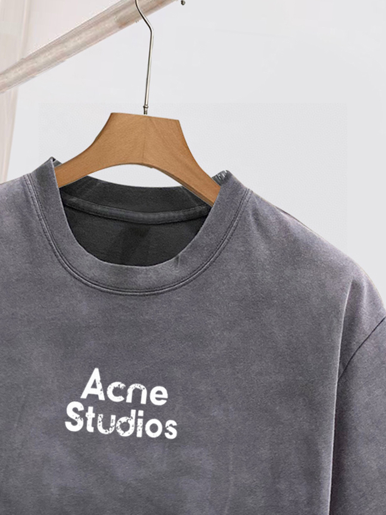 ACNE 25官网同步发售 欧美流行趋势 洗水分层工艺 洗水纯棉面料 柔软舒适细腻 大幅印花 提升档次 