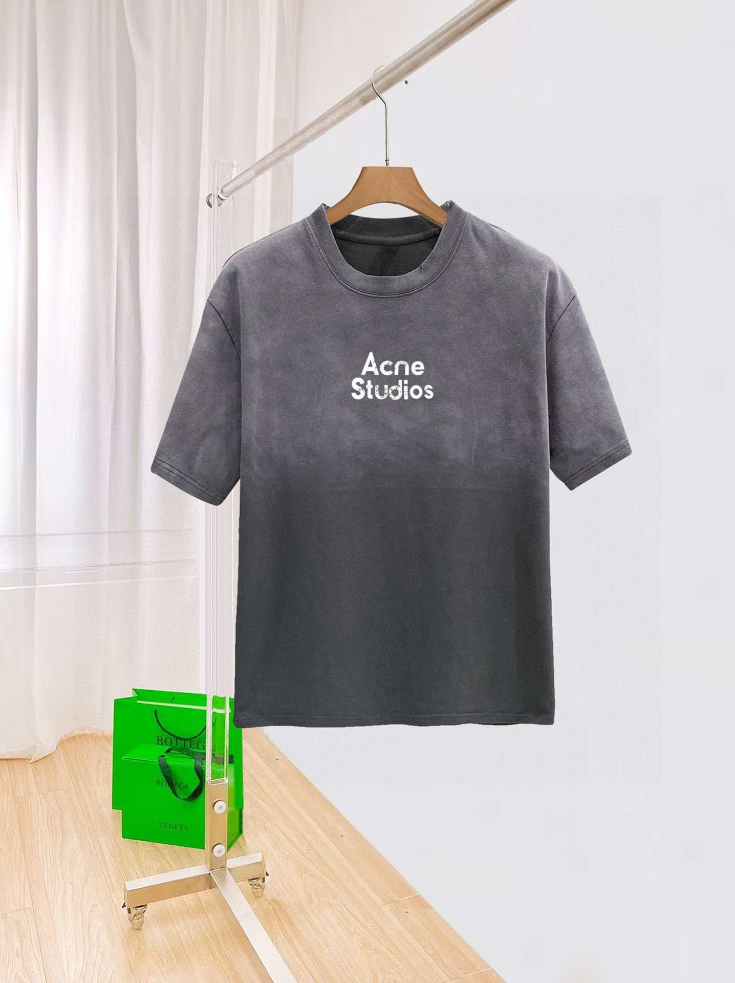 ACNE 25官网同步发售 欧美流行趋势 洗水分层工艺 洗水纯棉面料 柔软舒适细腻 大幅印花 提升档次 