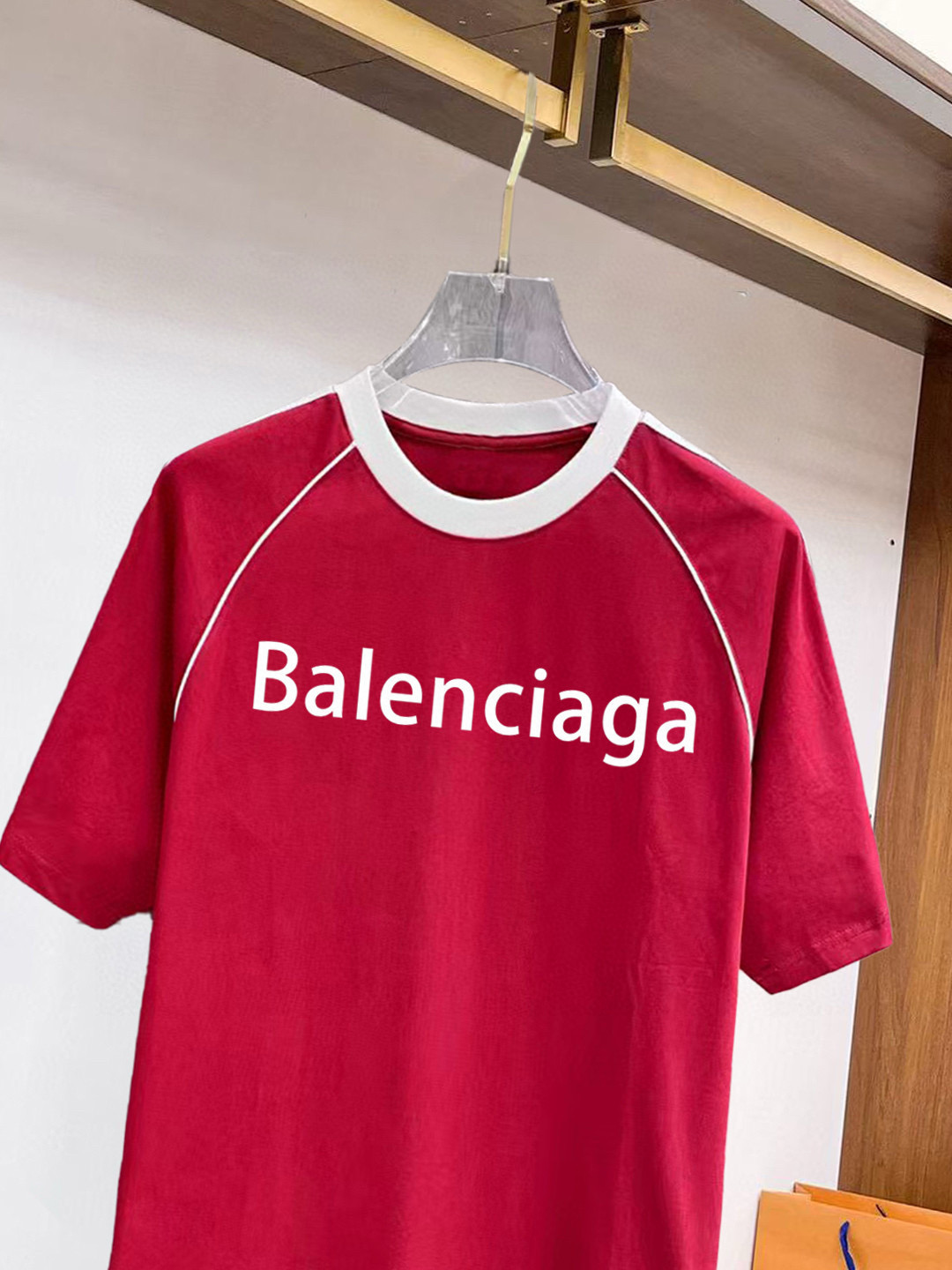 ￼ ￼ ￼ ￼ ￼ 巴黎世家 线条新款肩部设计 字母印花双层重工短袖T桖 字母图案不管是T桖还是卫衣都是