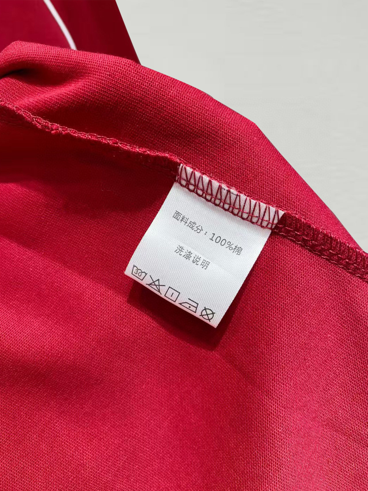 ￼ ￼ ￼ ￼ ￼ 巴黎世家 线条新款肩部设计 字母印花双层重工短袖T桖 字母图案不管是T桖还是卫衣都是