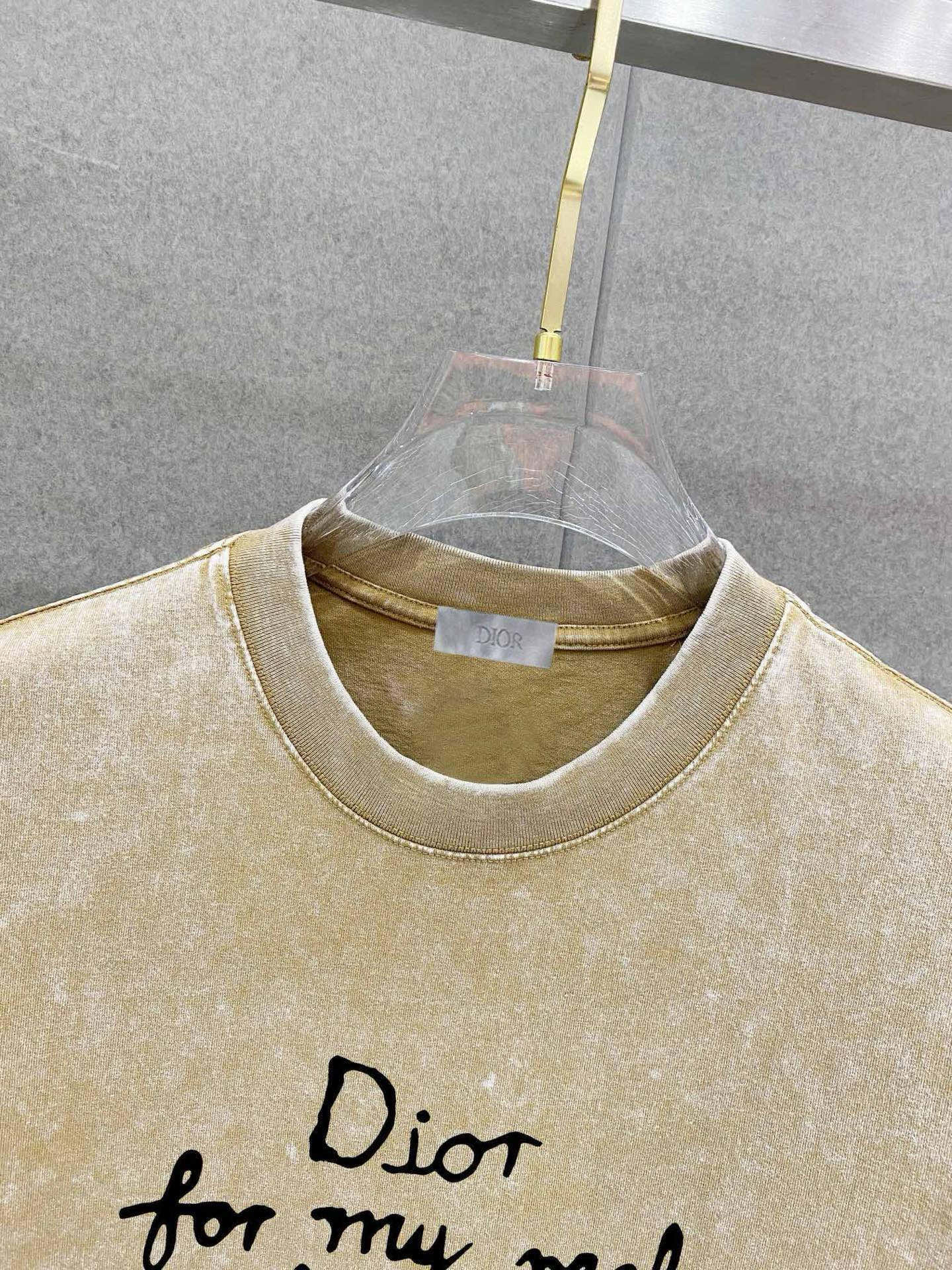 ￼ 迪奥 25官网同步发售 欧美流行趋势 洗水分层工艺 洗水纯棉面料 柔软舒适细腻 大幅印花 提升档次 