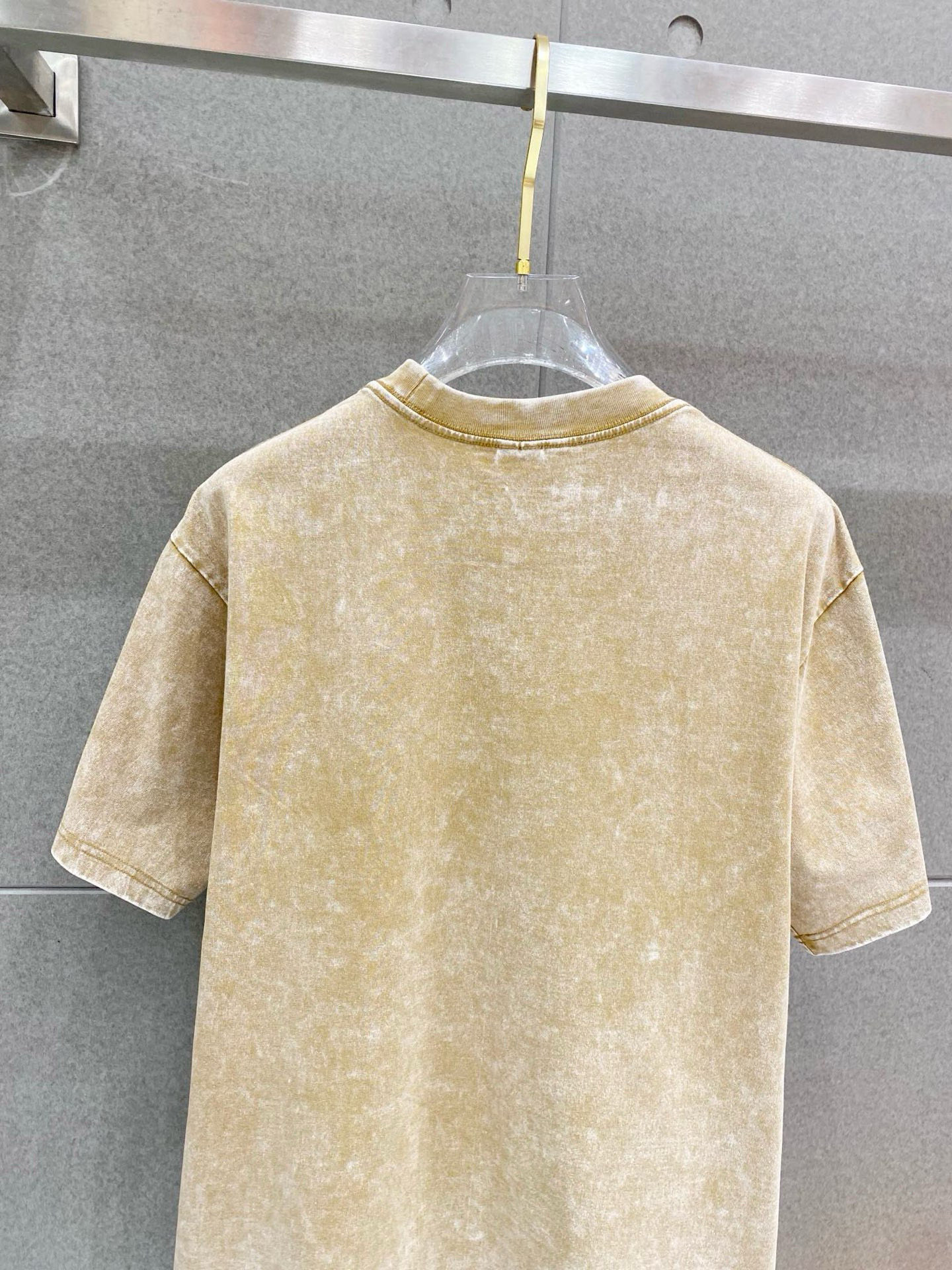 ￼ 迪奥 25官网同步发售 欧美流行趋势 洗水分层工艺 洗水纯棉面料 柔软舒适细腻 大幅印花 提升档次 