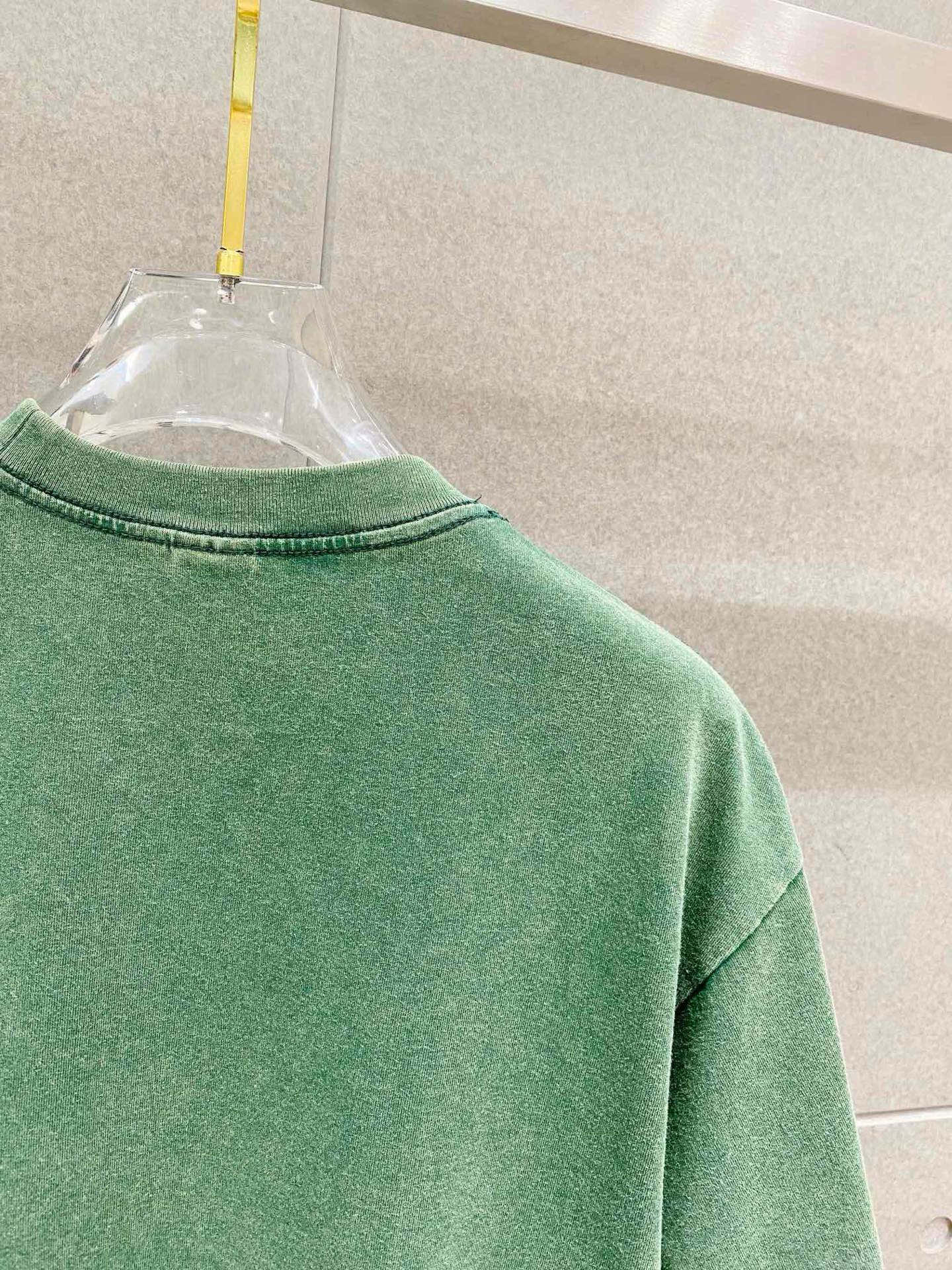 ￼ 迪奥 25官网同步发售 欧美流行趋势 洗水分层工艺 洗水纯棉面料 柔软舒适细腻 大幅印花 提升档次 