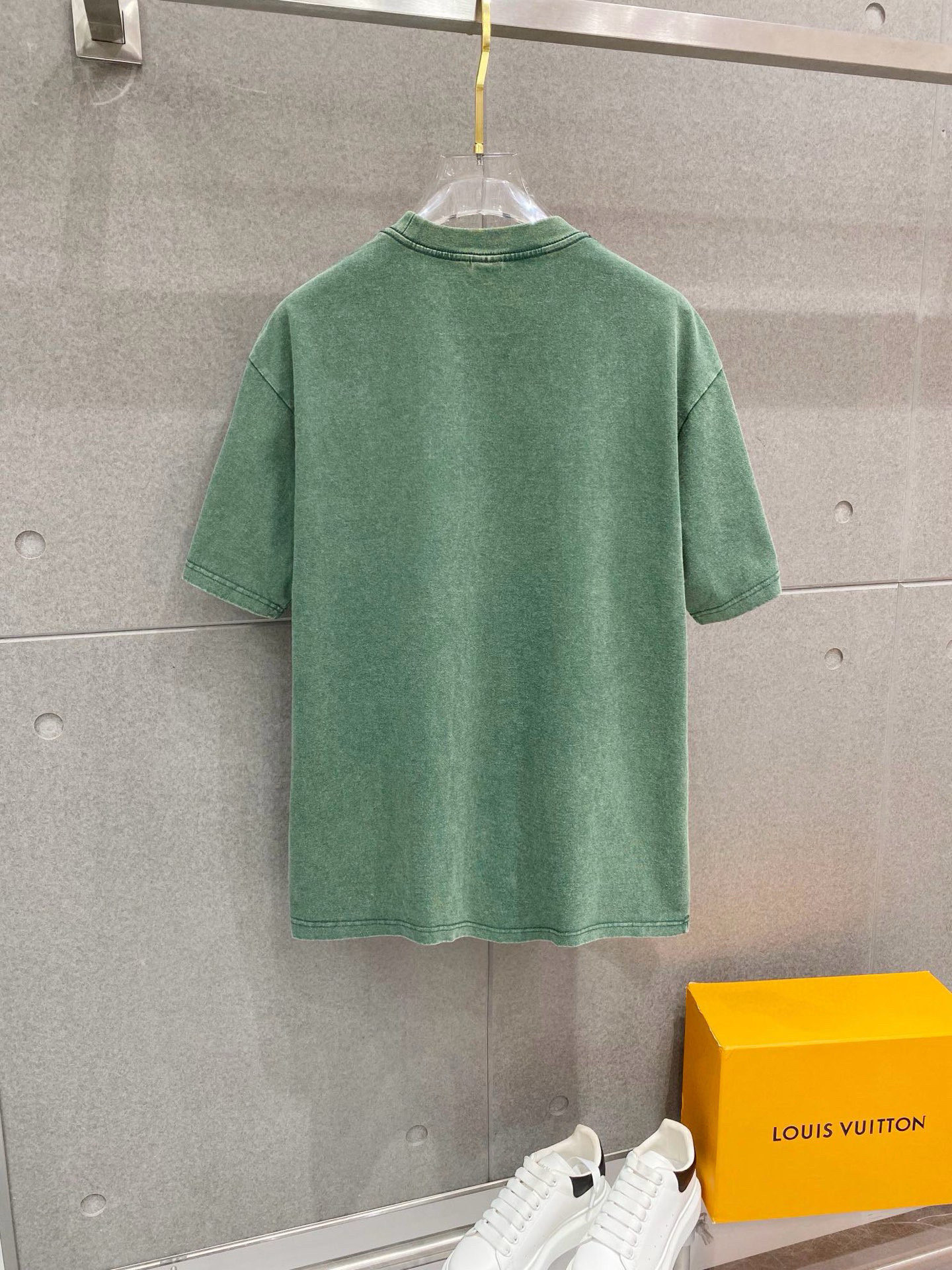 ￼ 迪奥 25官网同步发售 欧美流行趋势 洗水分层工艺 洗水纯棉面料 柔软舒适细腻 大幅印花 提升档次 