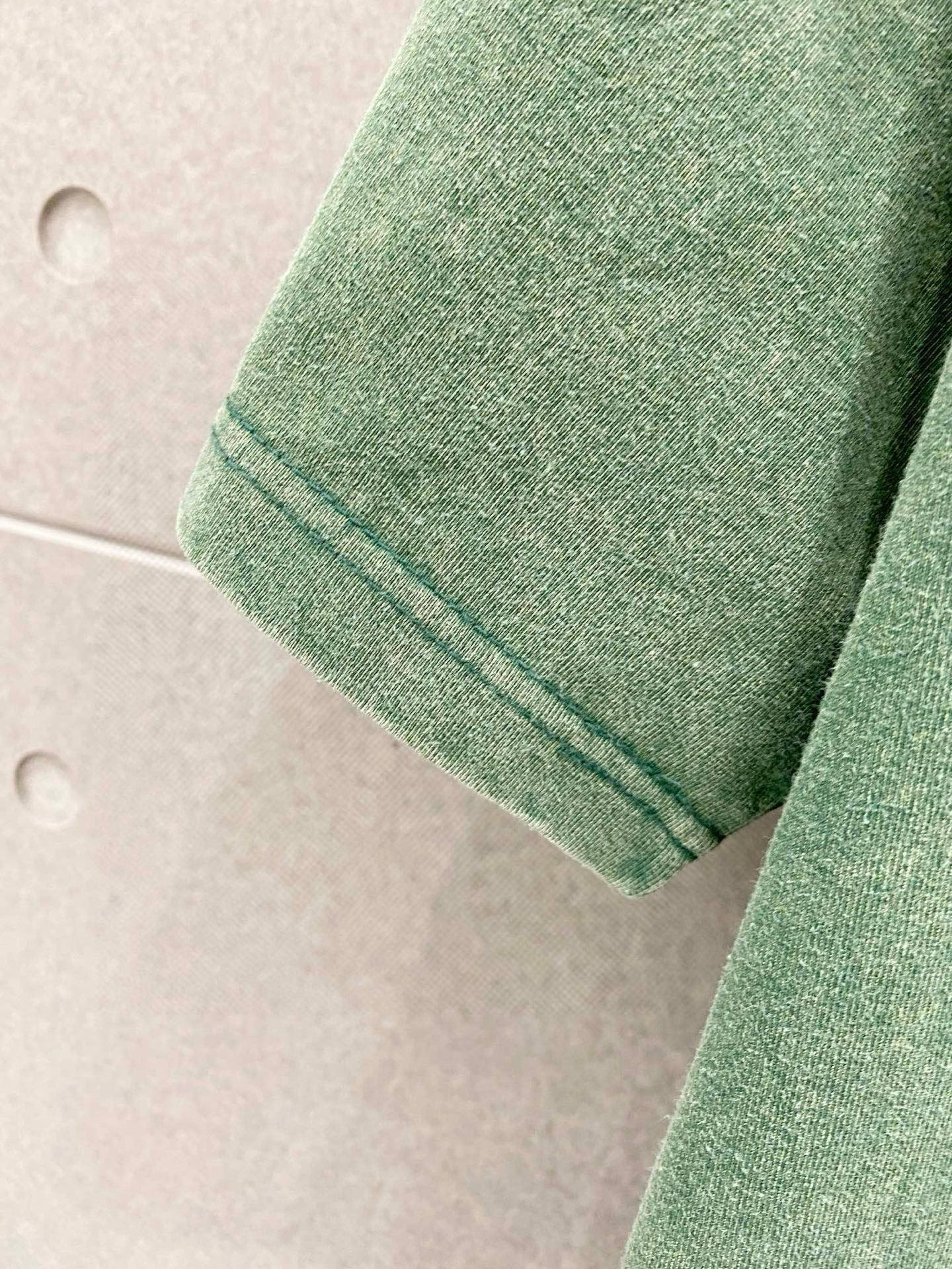 ￼ 迪奥 25官网同步发售 欧美流行趋势 洗水分层工艺 洗水纯棉面料 柔软舒适细腻 大幅印花 提升档次 