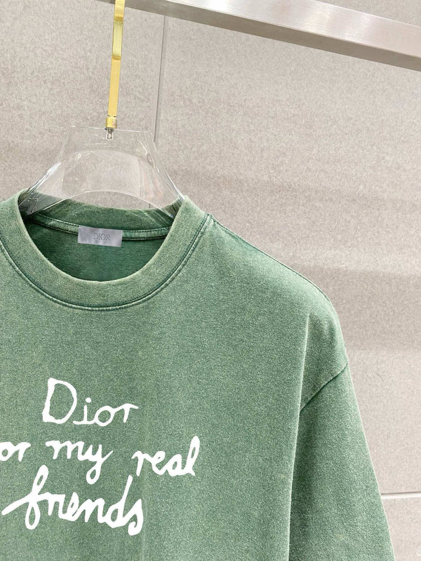 ￼ 迪奥 25官网同步发售 欧美流行趋势 洗水分层工艺 洗水纯棉面料 柔软舒适细腻 大幅印花 提升档次 