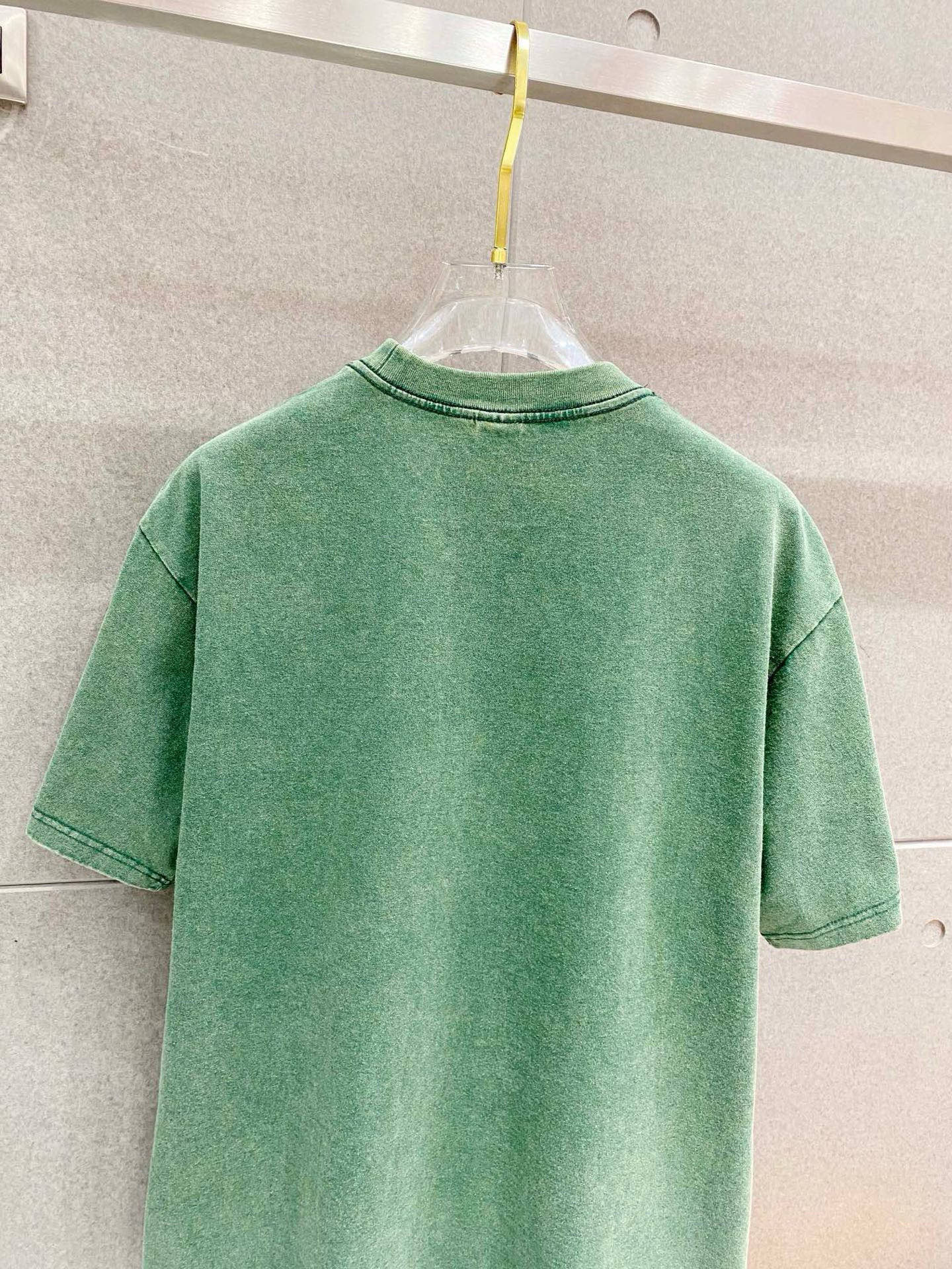 ￼ 迪奥 25官网同步发售 欧美流行趋势 洗水分层工艺 洗水纯棉面料 柔软舒适细腻 大幅印花 提升档次 