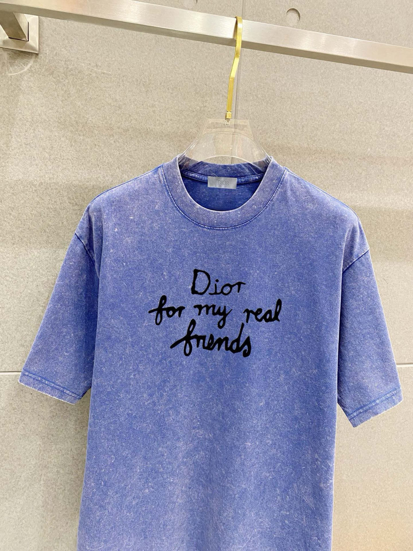 ￼ 迪奥 25官网同步发售 欧美流行趋势 洗水分层工艺 洗水纯棉面料 柔软舒适细腻 大幅印花 提升档次 