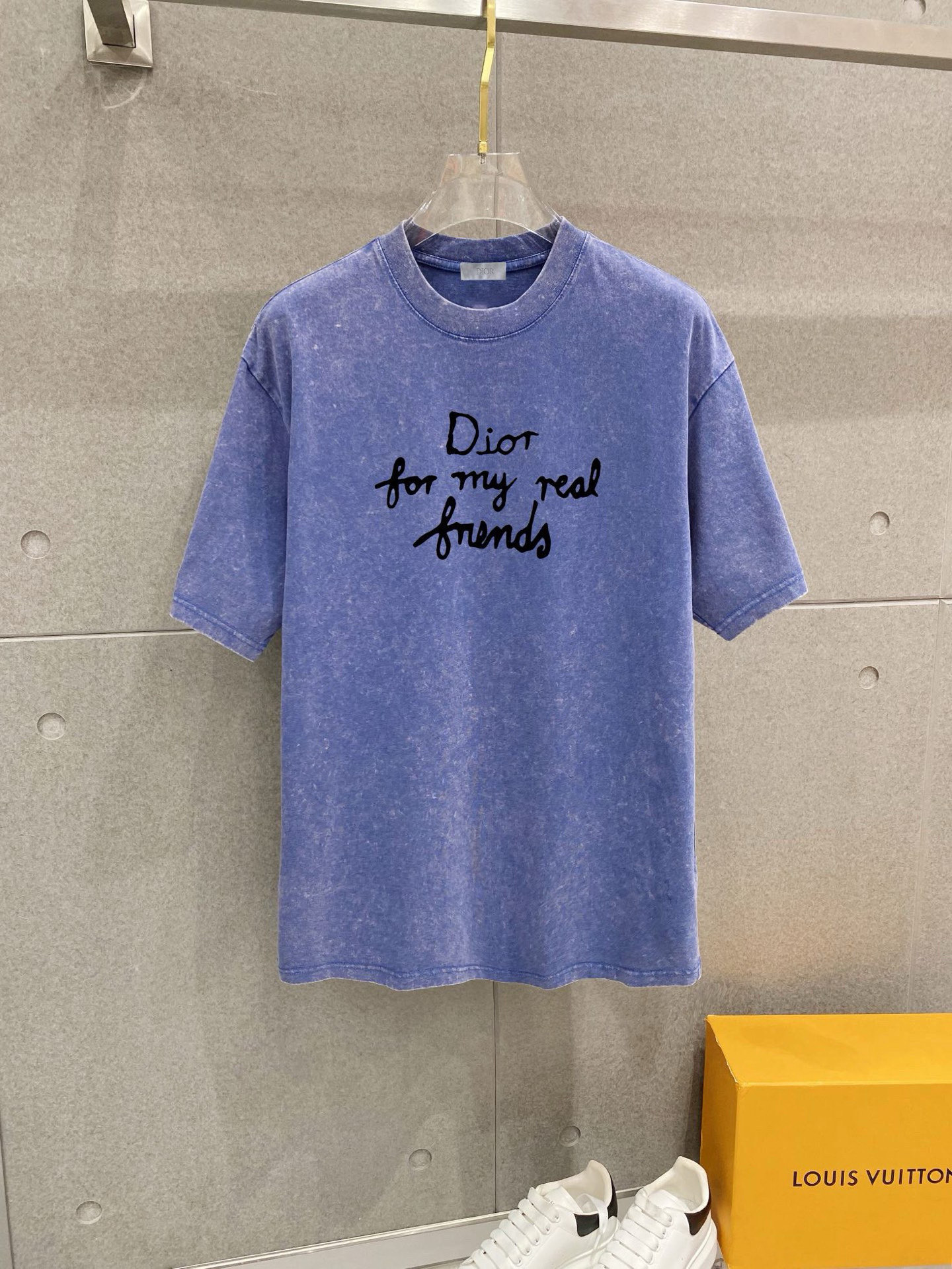 ￼ 迪奥 25官网同步发售 欧美流行趋势 洗水分层工艺 洗水纯棉面料 柔软舒适细腻 大幅印花 提升档次 