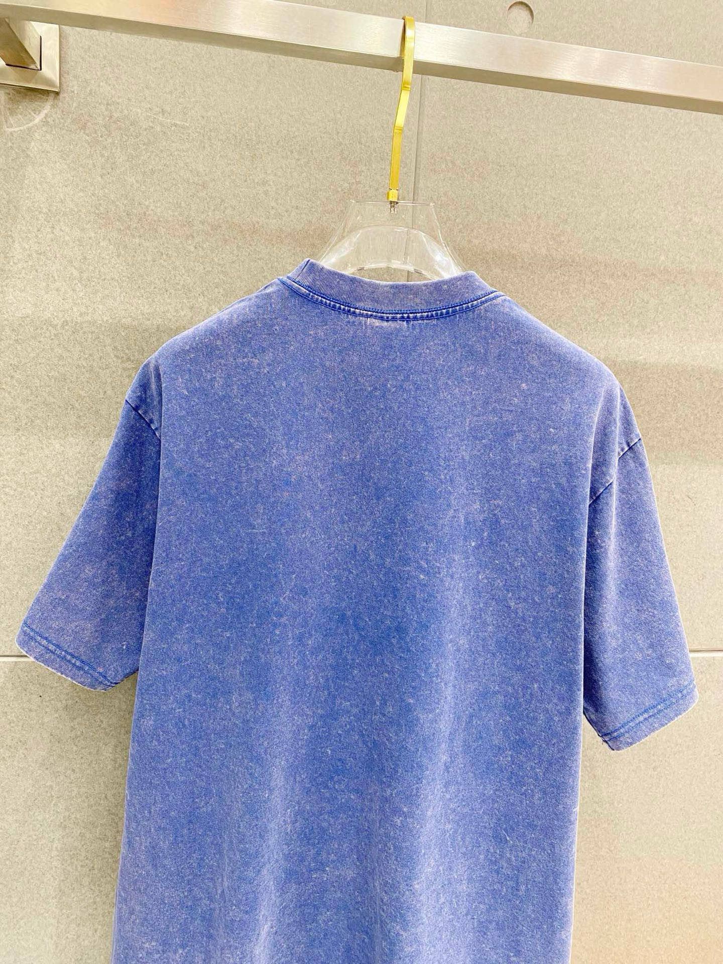 ￼ 迪奥 25官网同步发售 欧美流行趋势 洗水分层工艺 洗水纯棉面料 柔软舒适细腻 大幅印花 提升档次 