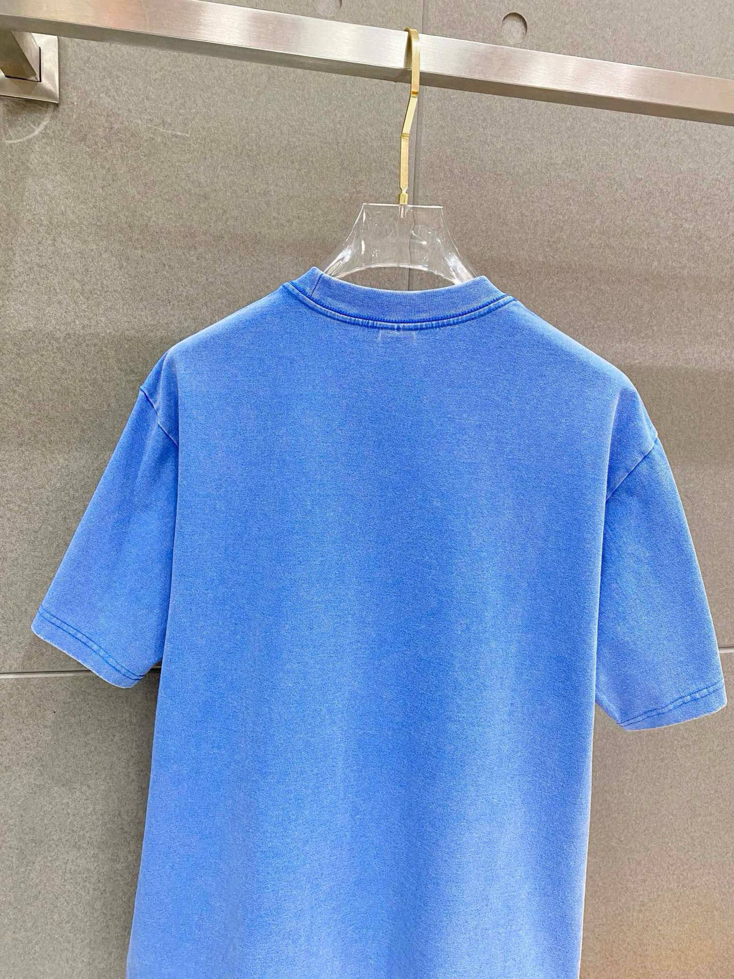 ￼ 迪奥 25官网同步发售 欧美流行趋势 洗水分层工艺 洗水纯棉面料 柔软舒适细腻 大幅印花 提升档次 