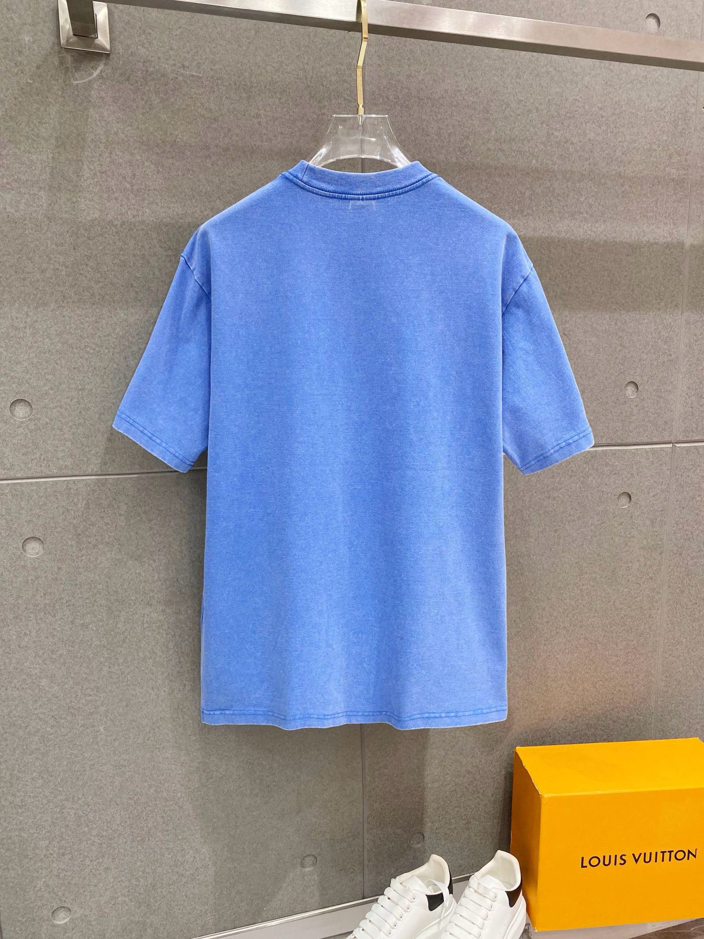 ￼ 迪奥 25官网同步发售 欧美流行趋势 洗水分层工艺 洗水纯棉面料 柔软舒适细腻 大幅印花 提升档次 