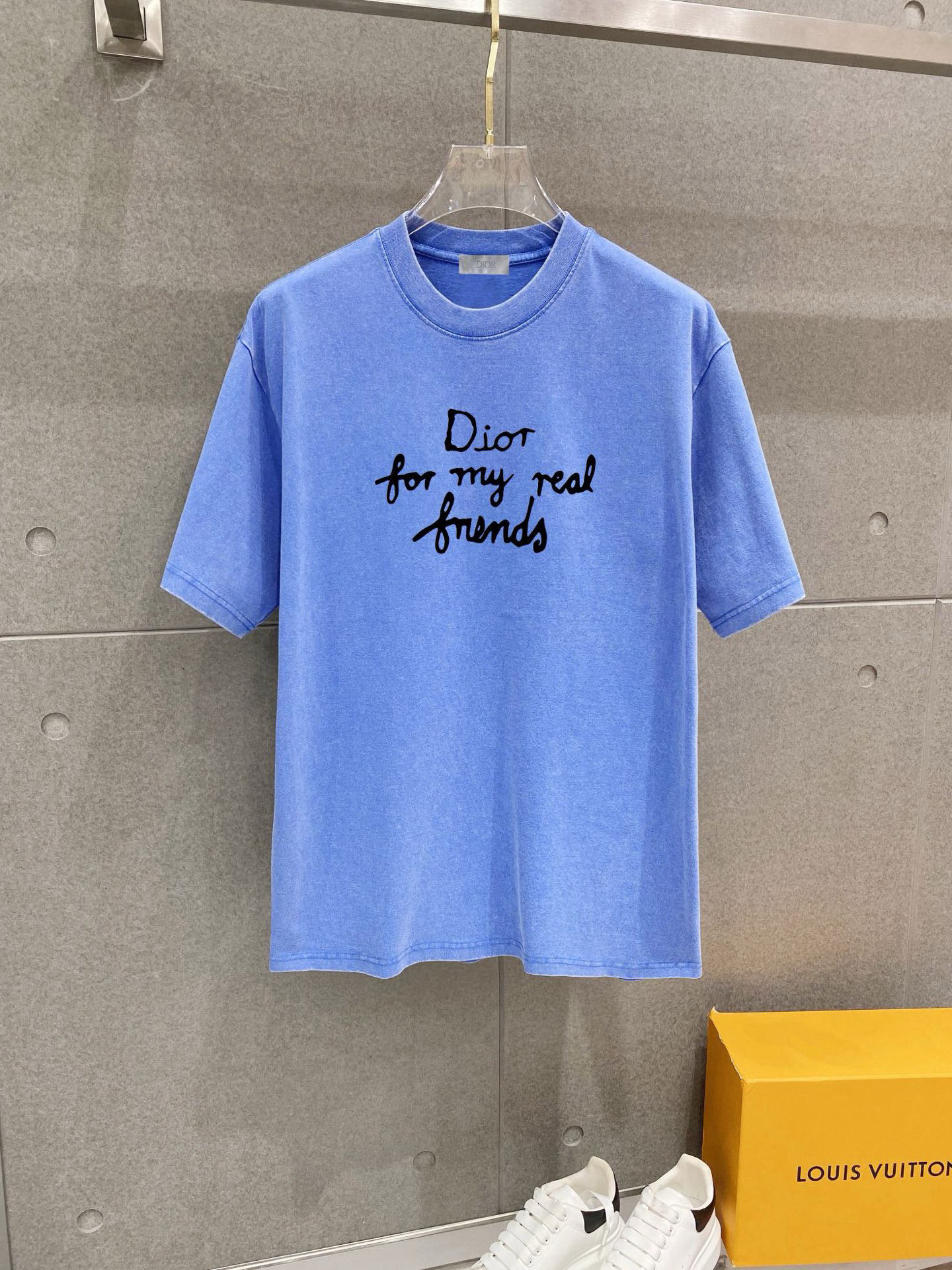 ￼ 迪奥 25官网同步发售 欧美流行趋势 洗水分层工艺 洗水纯棉面料 柔软舒适细腻 大幅印花 提升档次 