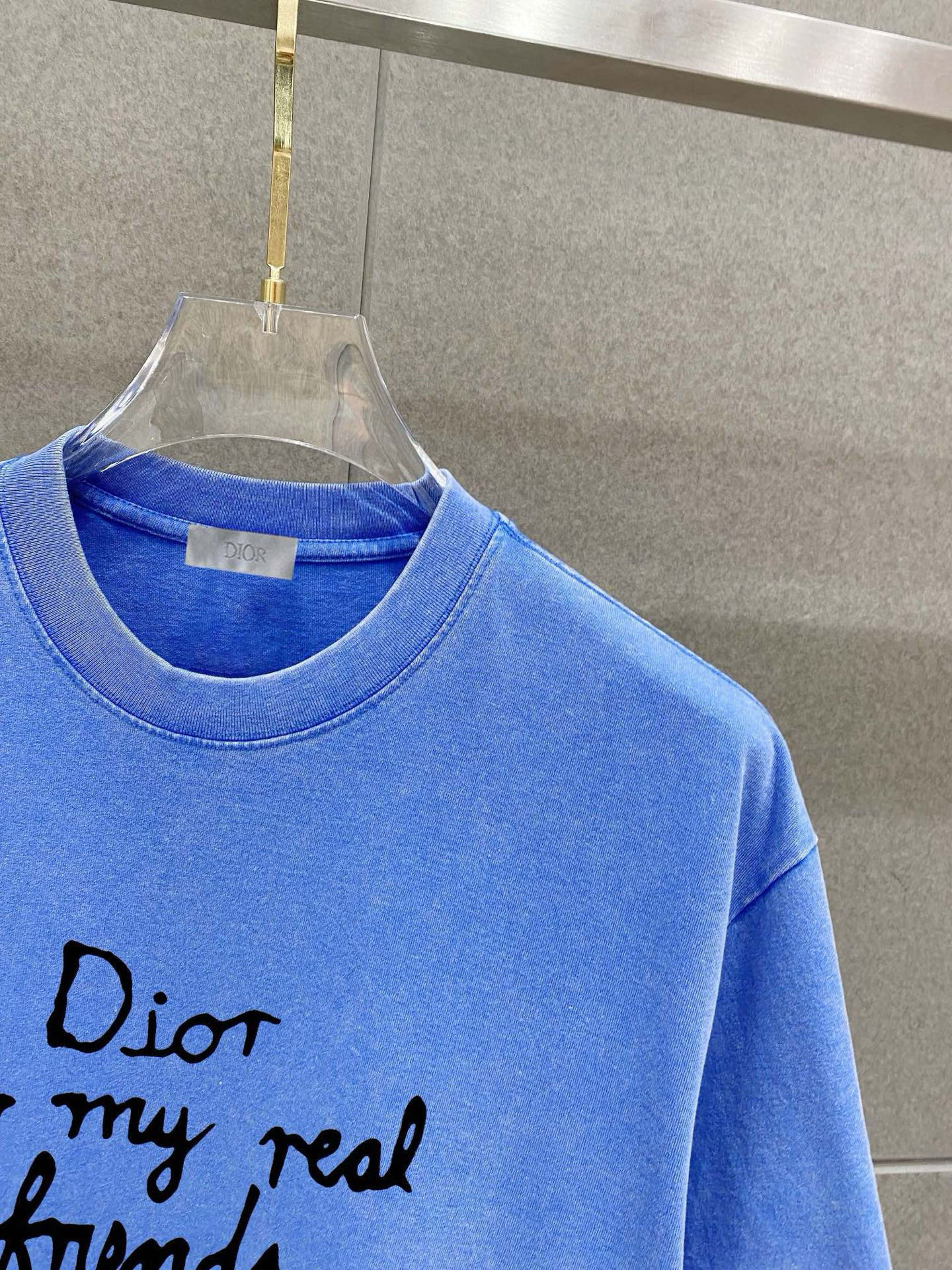 ￼ 迪奥 25官网同步发售 欧美流行趋势 洗水分层工艺 洗水纯棉面料 柔软舒适细腻 大幅印花 提升档次 