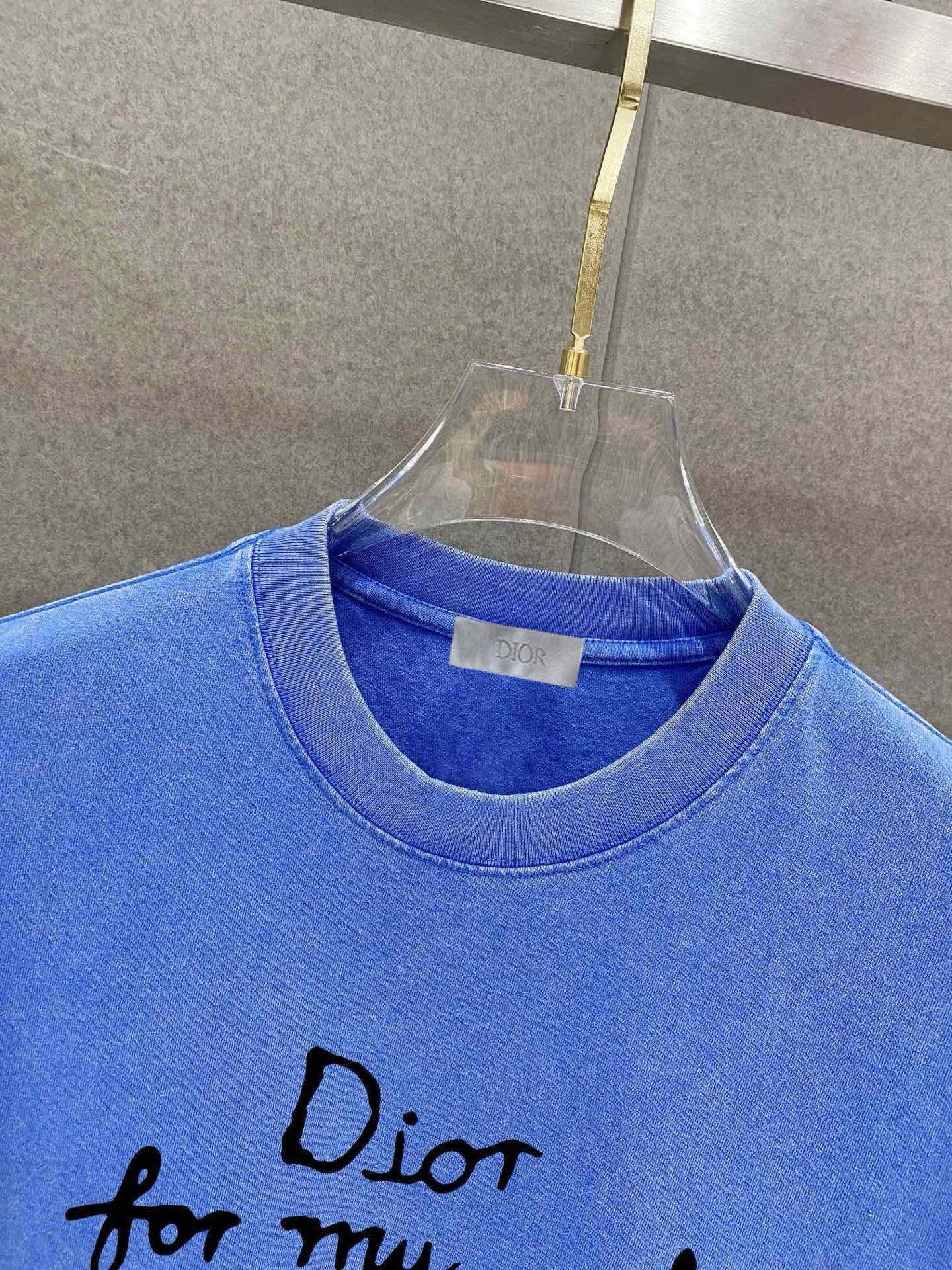 ￼ 迪奥 25官网同步发售 欧美流行趋势 洗水分层工艺 洗水纯棉面料 柔软舒适细腻 大幅印花 提升档次 