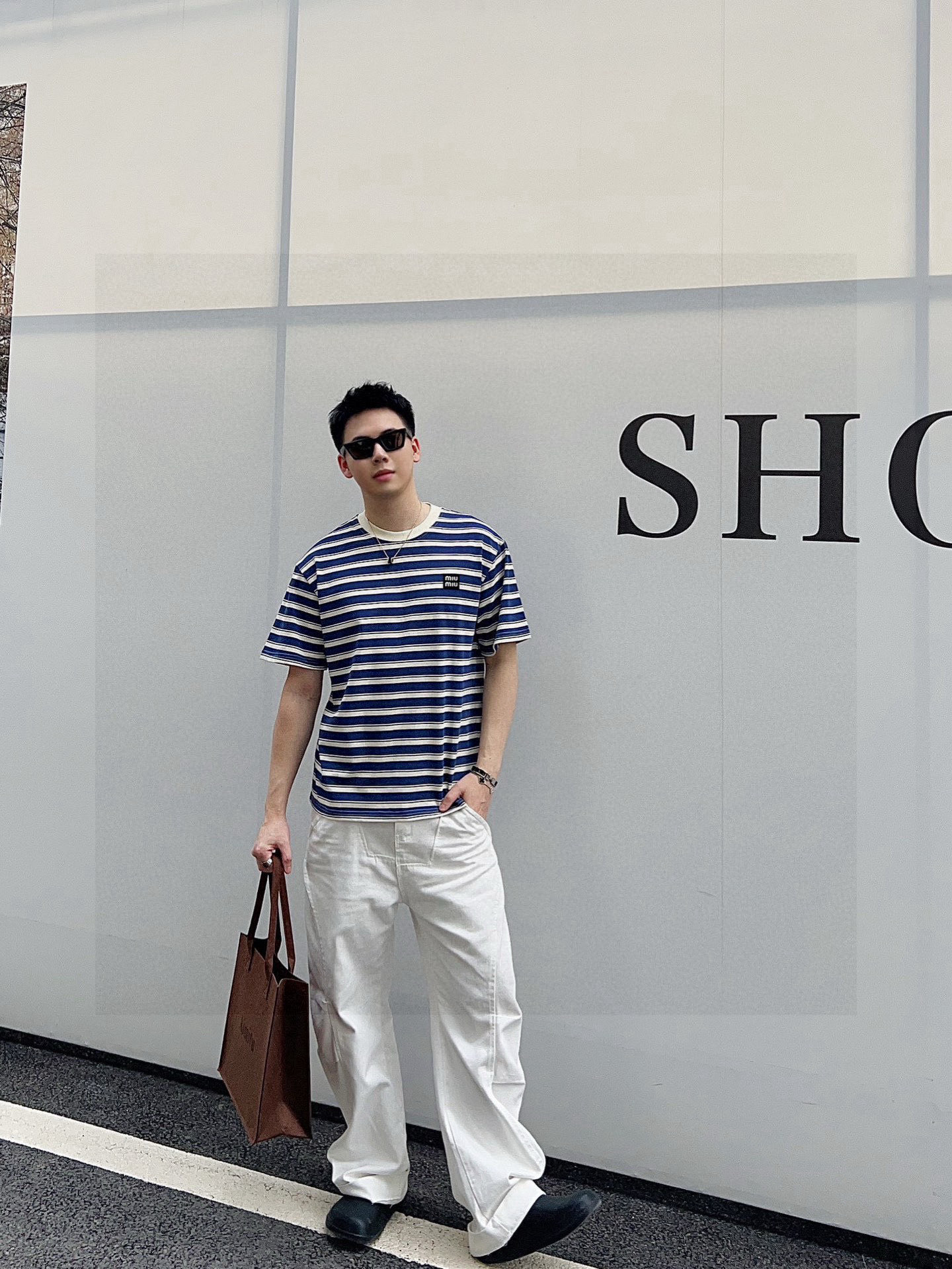 ￼ ￼ MIUMIU 25官网同步发售 欧美流行趋势 洗水分层工艺 洗水纯棉面料 条纹线条搭配 提升档次