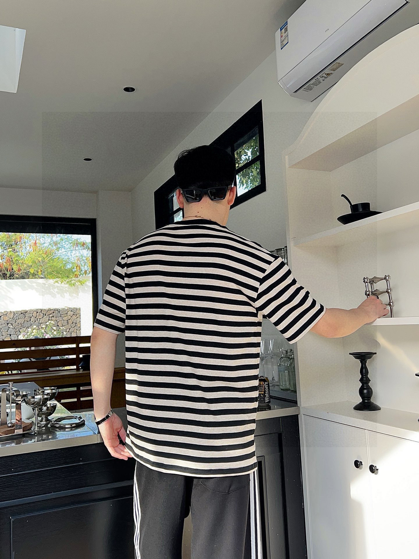 ￼ ￼ MIUMIU 25官网同步发售 欧美流行趋势 洗水分层工艺 洗水纯棉面料 条纹线条搭配 提升档次