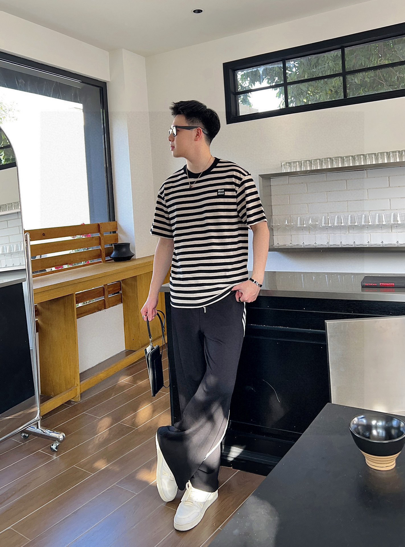 ￼ ￼ MIUMIU 25官网同步发售 欧美流行趋势 洗水分层工艺 洗水纯棉面料 条纹线条搭配 提升档次