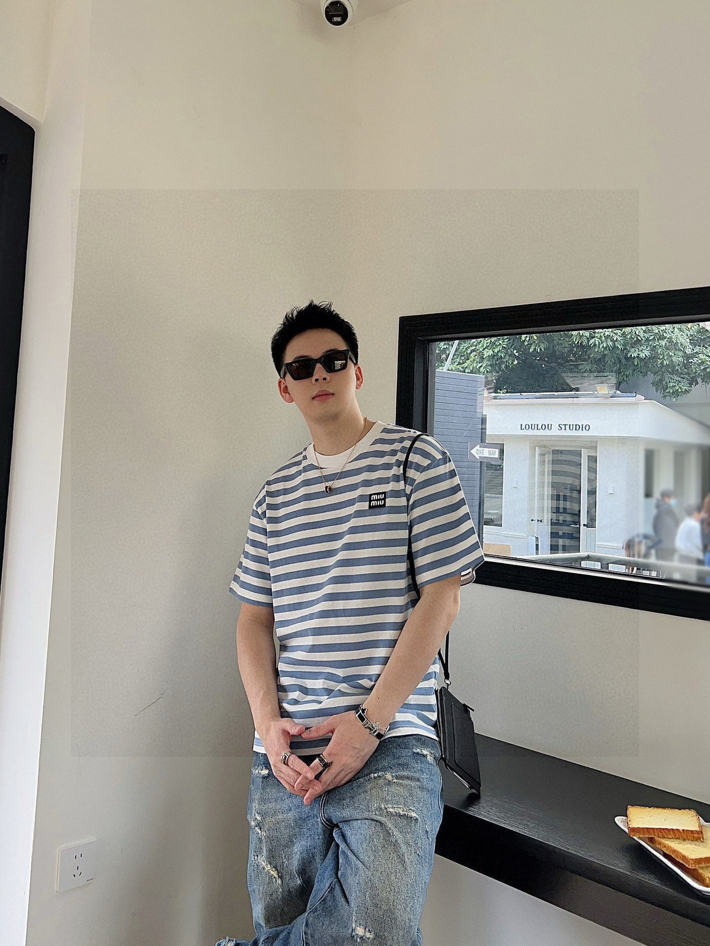 ￼ ￼ MIUMIU 25官网同步发售 欧美流行趋势 洗水分层工艺 洗水纯棉面料 条纹线条搭配 提升档次