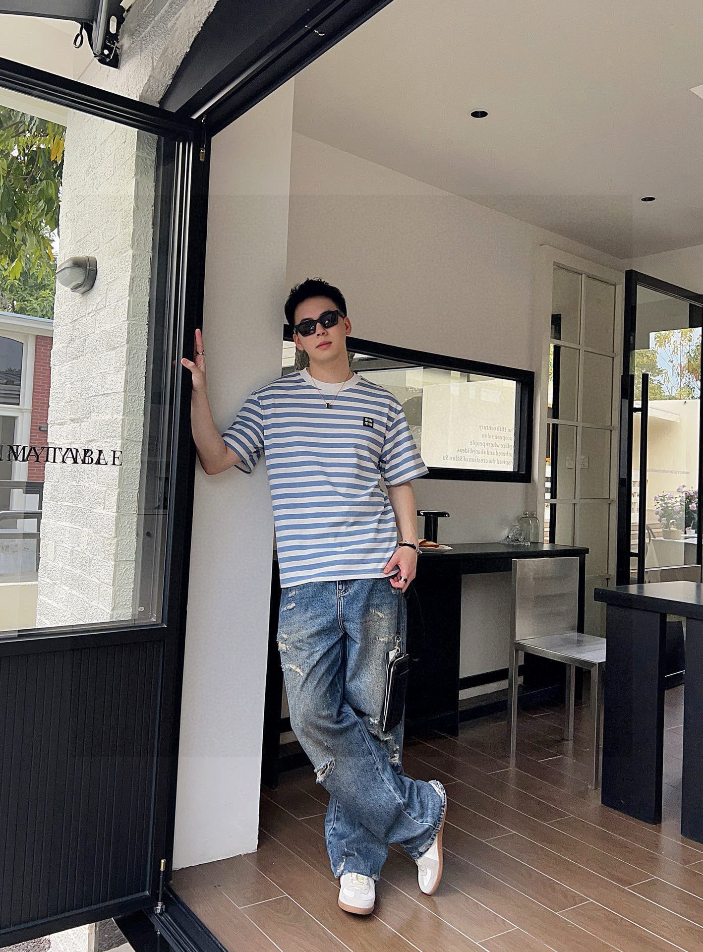 ￼ ￼ MIUMIU 25官网同步发售 欧美流行趋势 洗水分层工艺 洗水纯棉面料 条纹线条搭配 提升档次