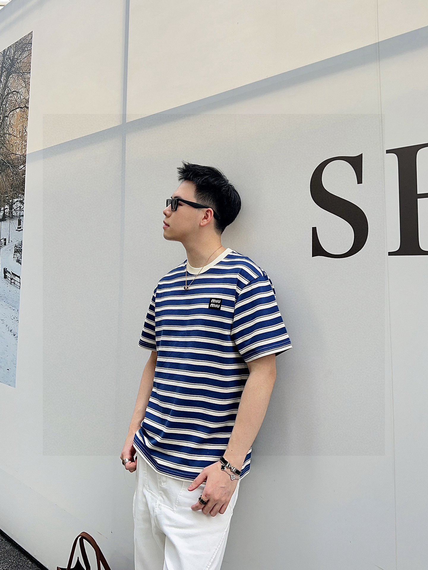 ￼ ￼ MIUMIU 25官网同步发售 欧美流行趋势 洗水分层工艺 洗水纯棉面料 条纹线条搭配 提升档次