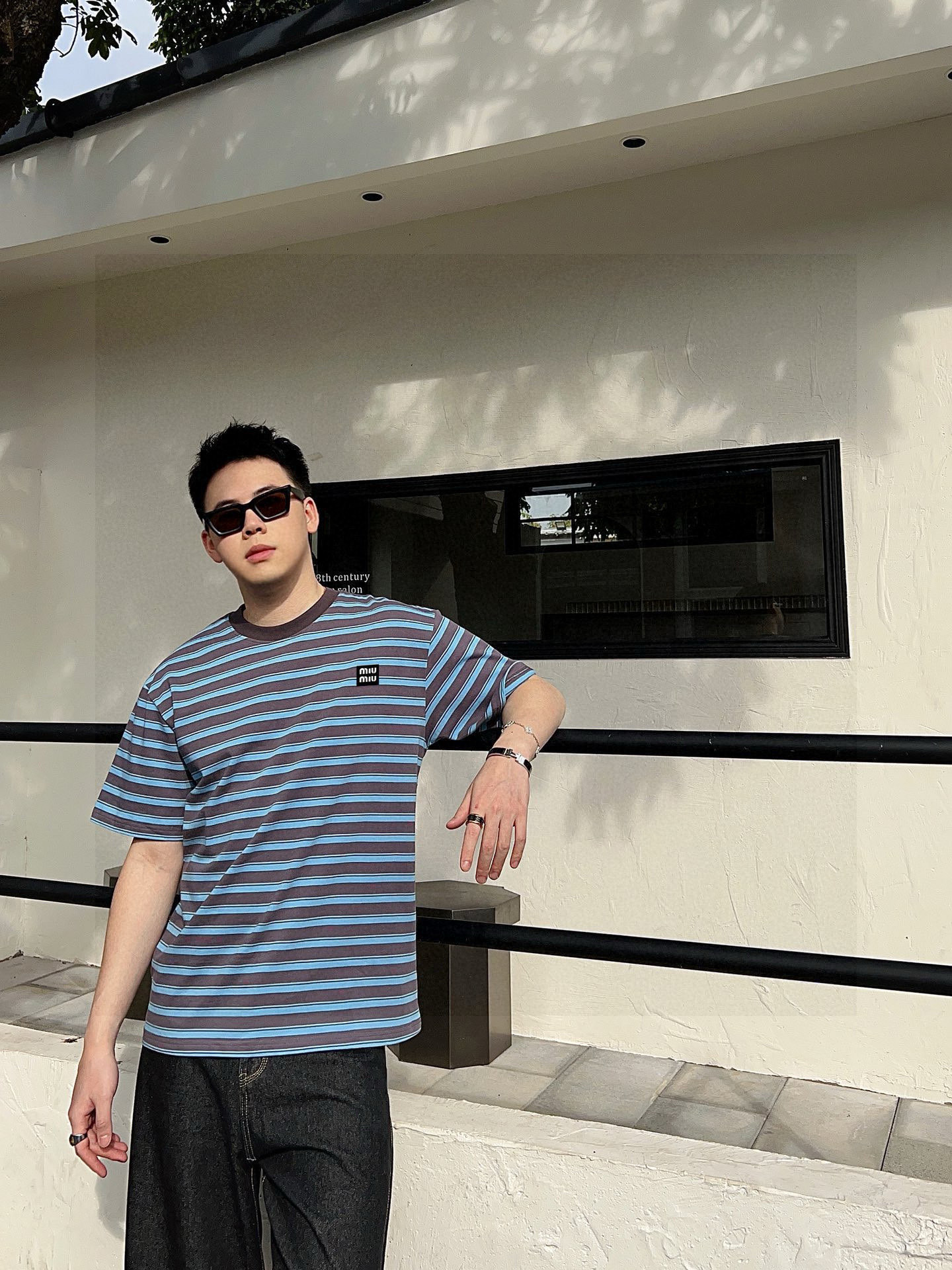 ￼ ￼ MIUMIU 25官网同步发售 欧美流行趋势 洗水分层工艺 洗水纯棉面料 条纹线条搭配 提升档次