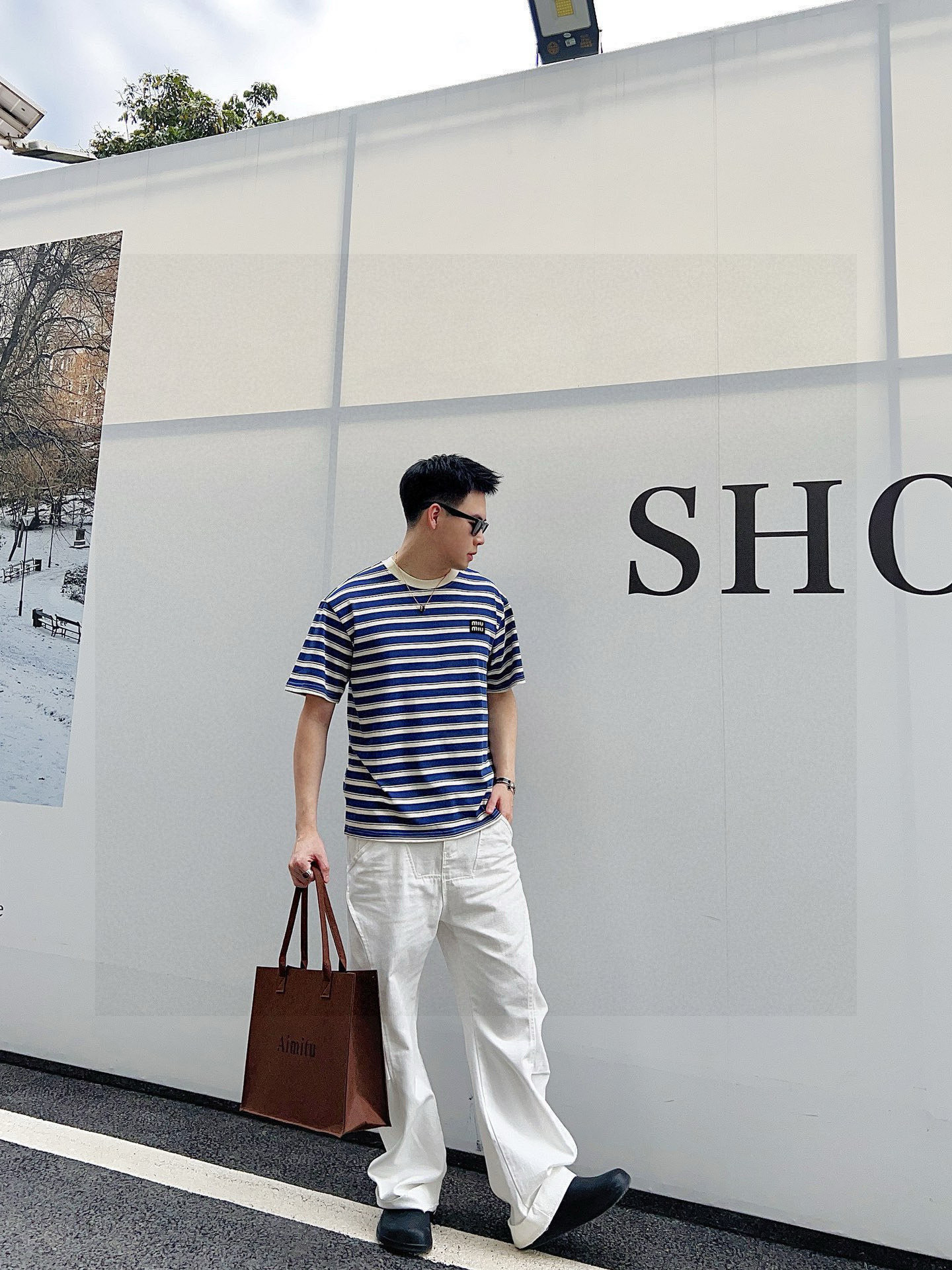 ￼ ￼ MIUMIU 25官网同步发售 欧美流行趋势 洗水分层工艺 洗水纯棉面料 条纹线条搭配 提升档次