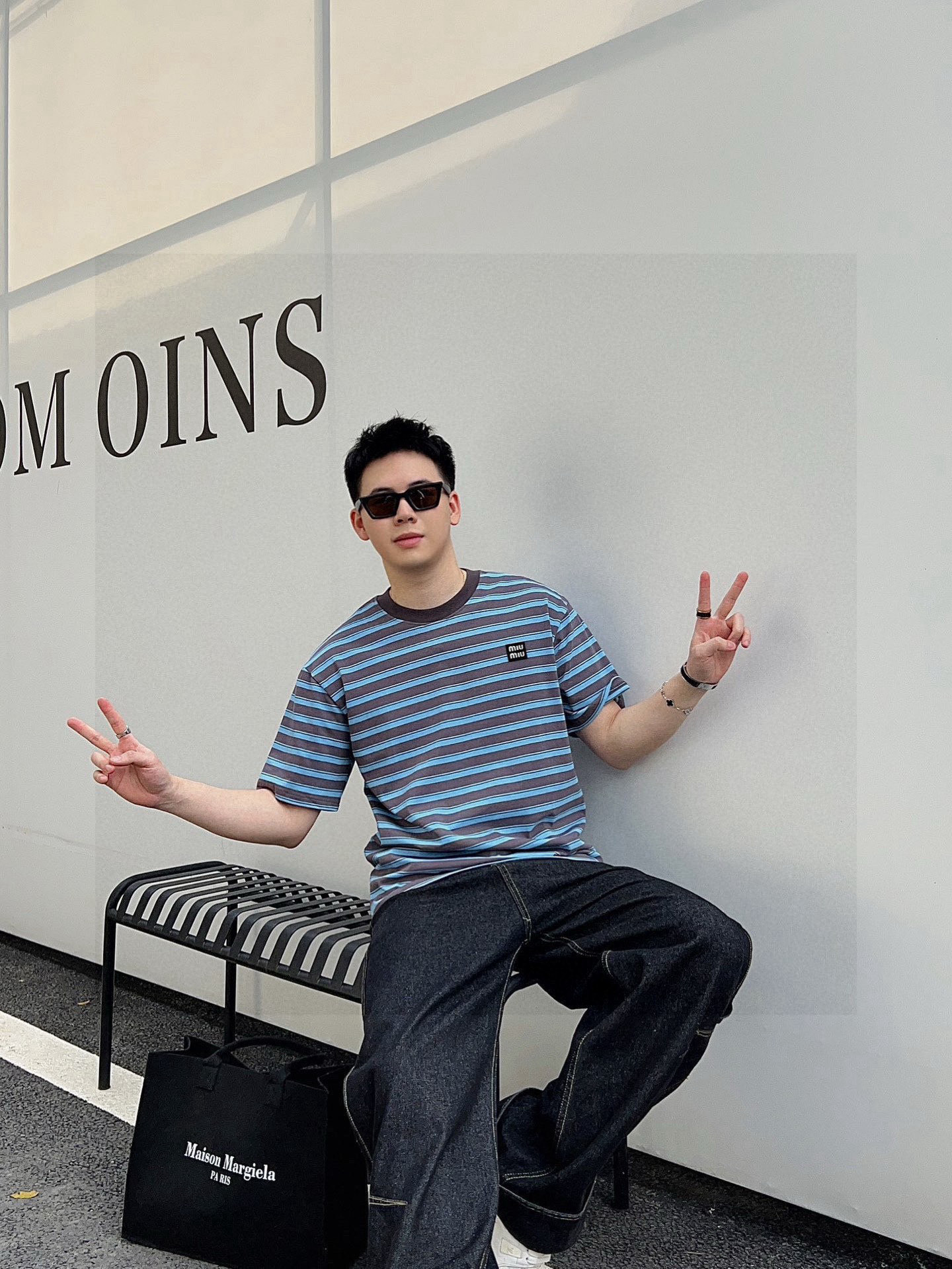 ￼ ￼ MIUMIU 25官网同步发售 欧美流行趋势 洗水分层工艺 洗水纯棉面料 条纹线条搭配 提升档次