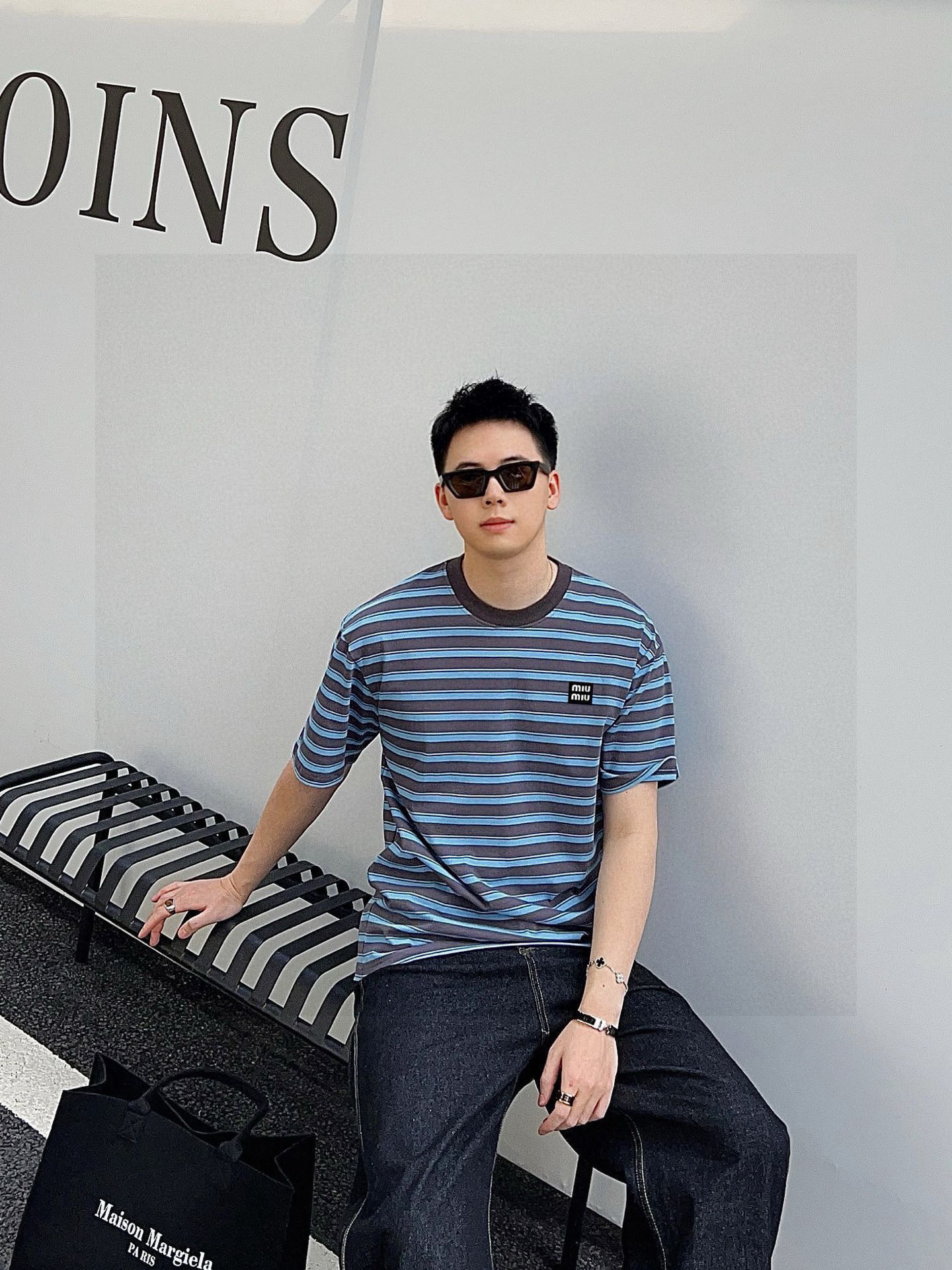 ￼ ￼ MIUMIU 25官网同步发售 欧美流行趋势 洗水分层工艺 洗水纯棉面料 条纹线条搭配 提升档次