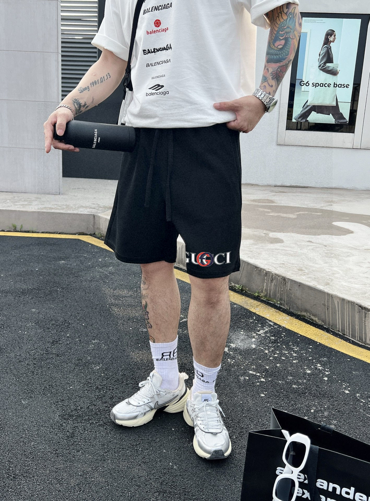 ￼ ￼ ￼ 酷奇 25春夏新款短裤 这款极简表达现代态度。面布63.1%棉36.9聚酯倩维 超薄复合面料