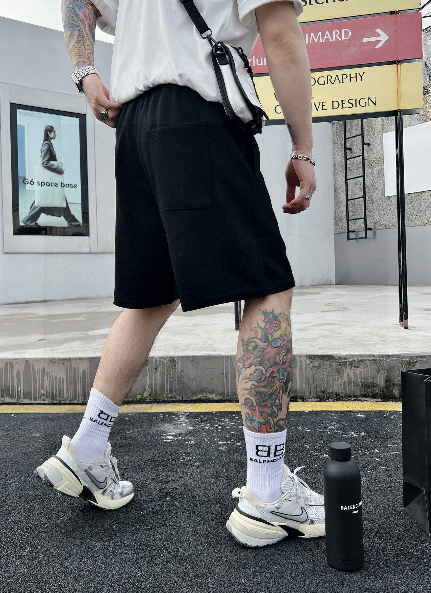 ￼ ￼ ￼ 酷奇 25春夏新款短裤 这款极简表达现代态度。面布63.1%棉36.9聚酯倩维 超薄复合面料