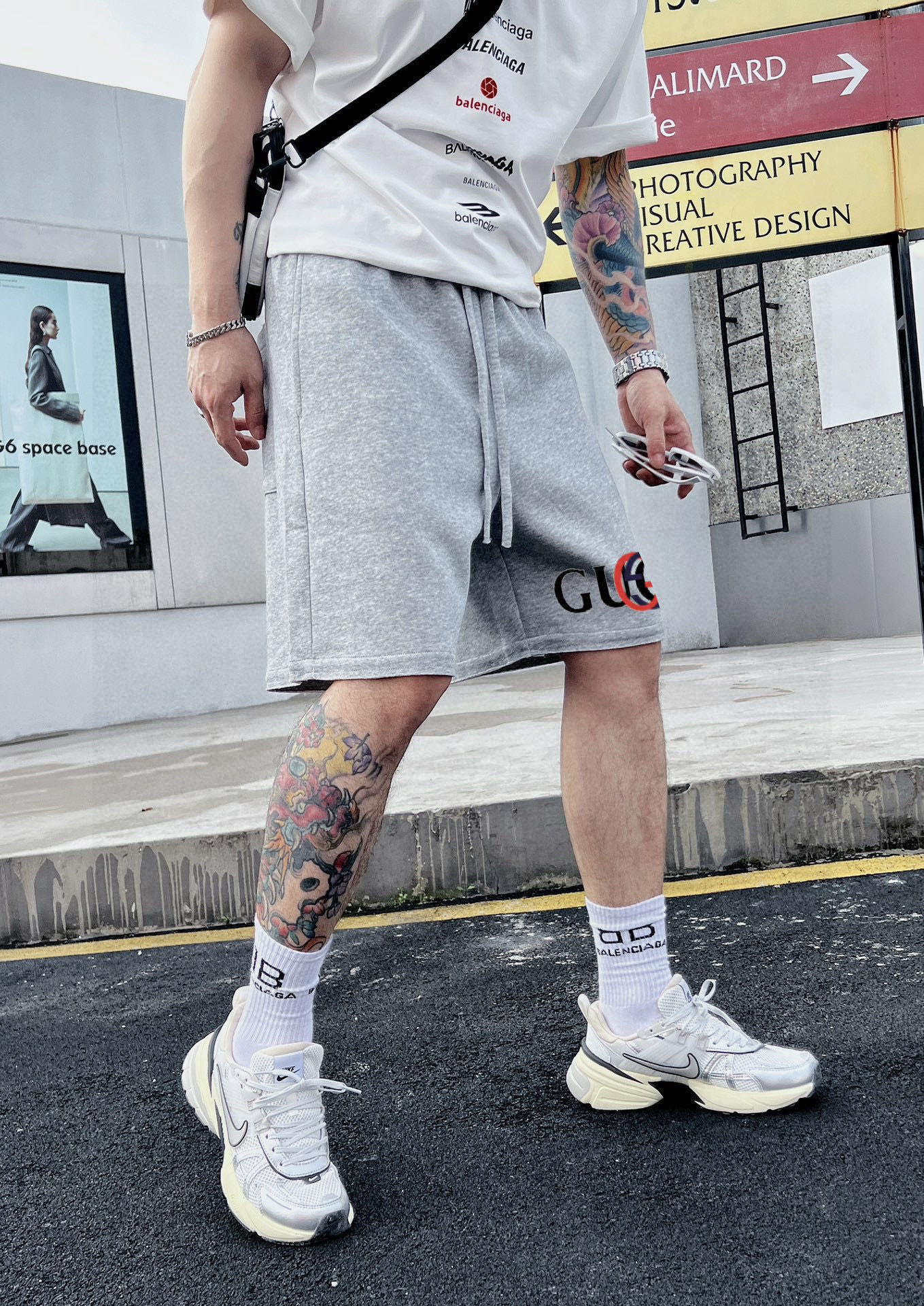 ￼ ￼ ￼ 酷奇 25春夏新款短裤 这款极简表达现代态度。面布63.1%棉36.9聚酯倩维 超薄复合面料