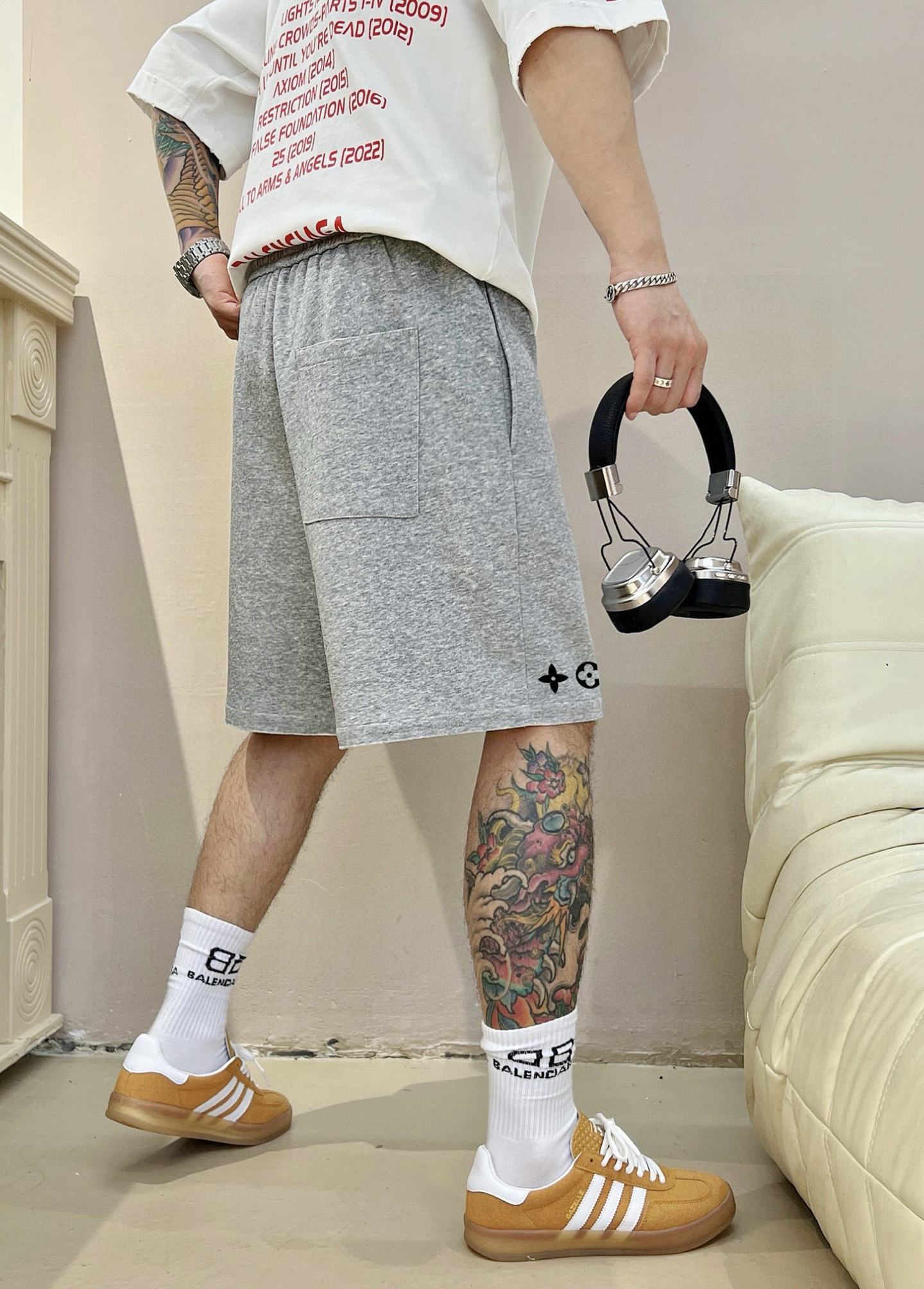 ￼ ￼ ￼ 路易威登 25春夏新款短裤 这款极简表达现代态度。面布63.1%棉36.9聚酯倩维 超薄复合