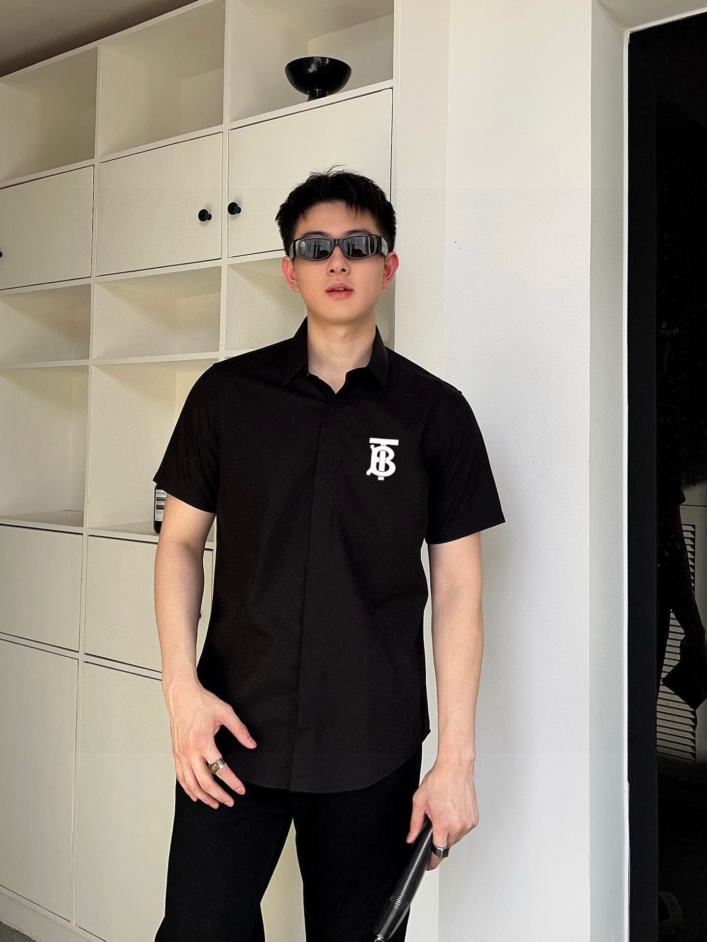 ￼ ￼ 巴宝莉 专柜最新款男士必备款短袖衬衫，100%天然棉，舒服透气，原单狠货，原版面料，柔软舒适，上